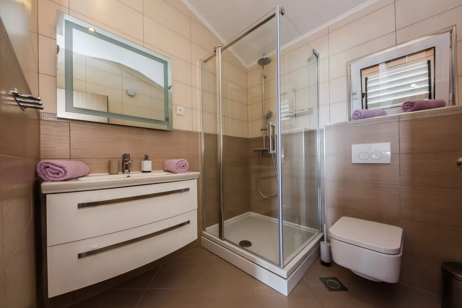 Apartments Savin - two bedroom apartment-Badkamer