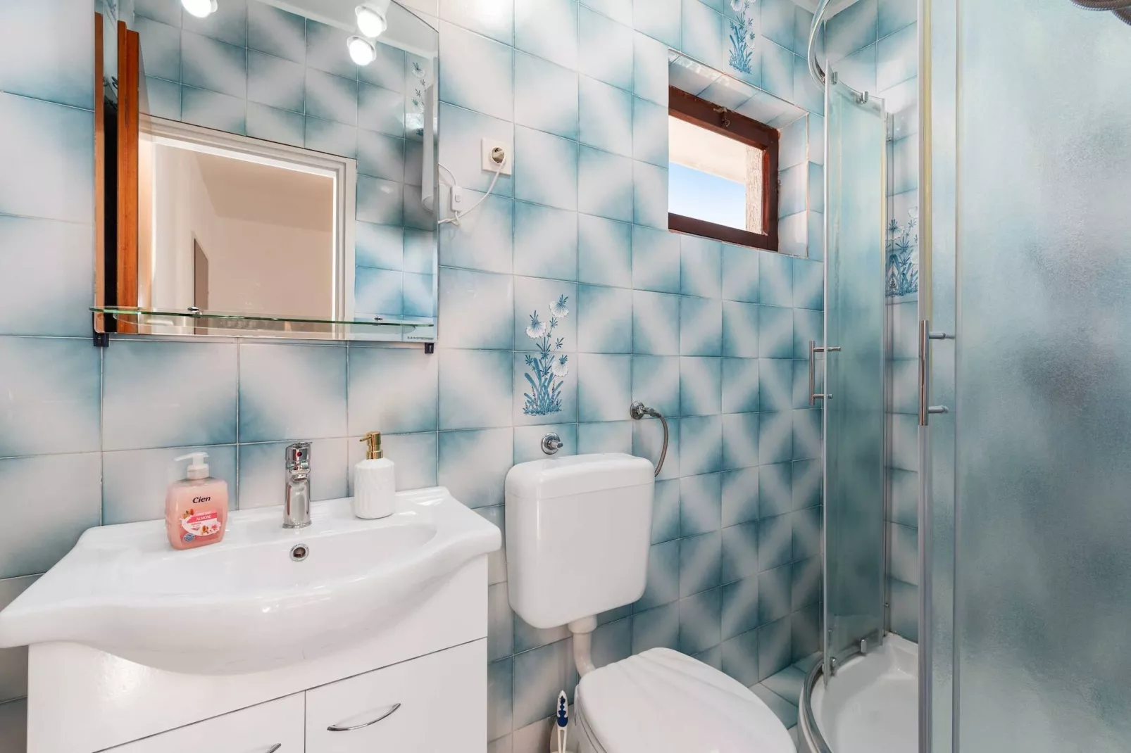Apartments Barbarella - Three Bedroom Apartment A2-Badkamer