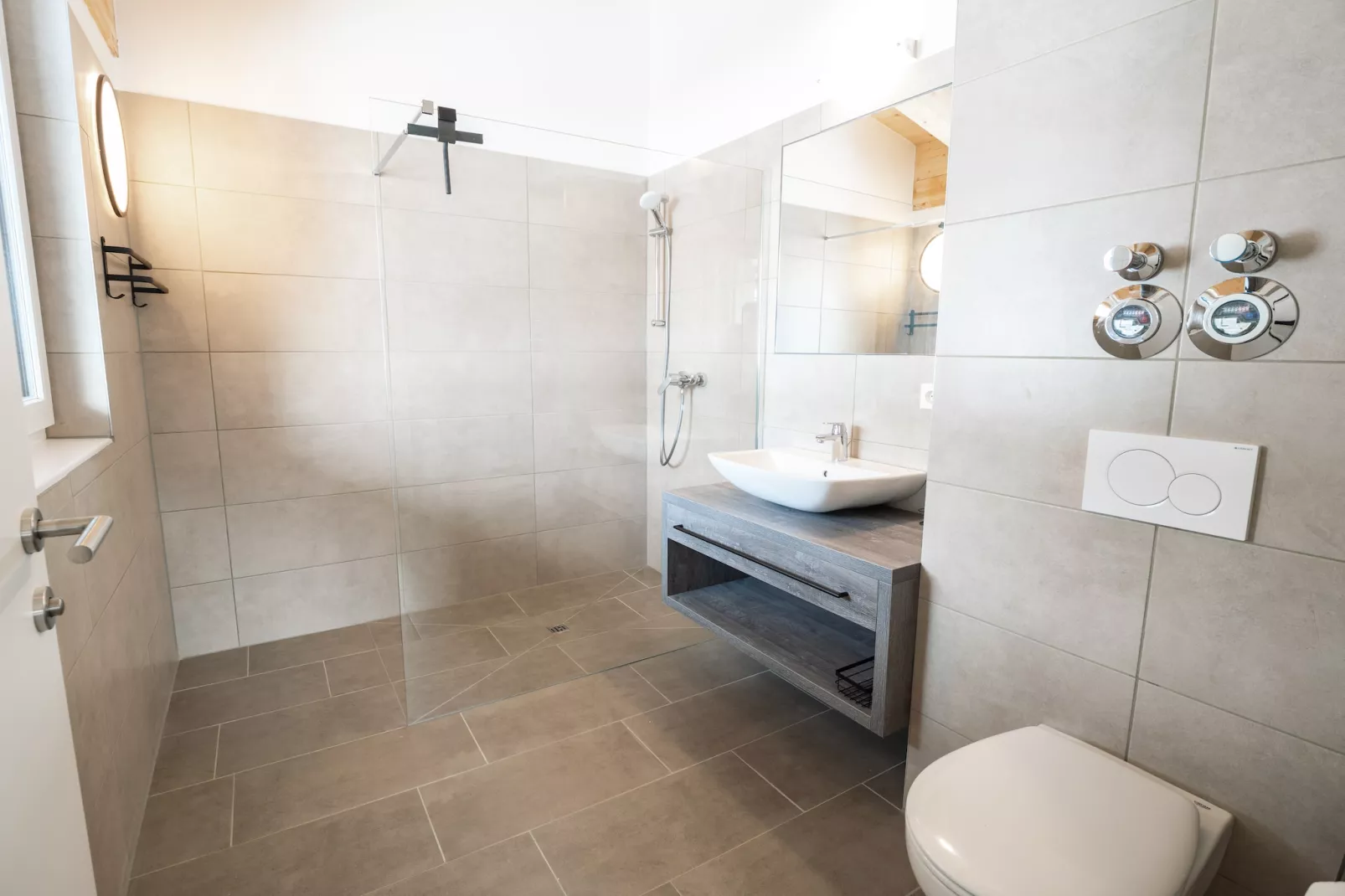 Superior Penthouse Three-bedroom Apartment – KA3PS-Badkamer