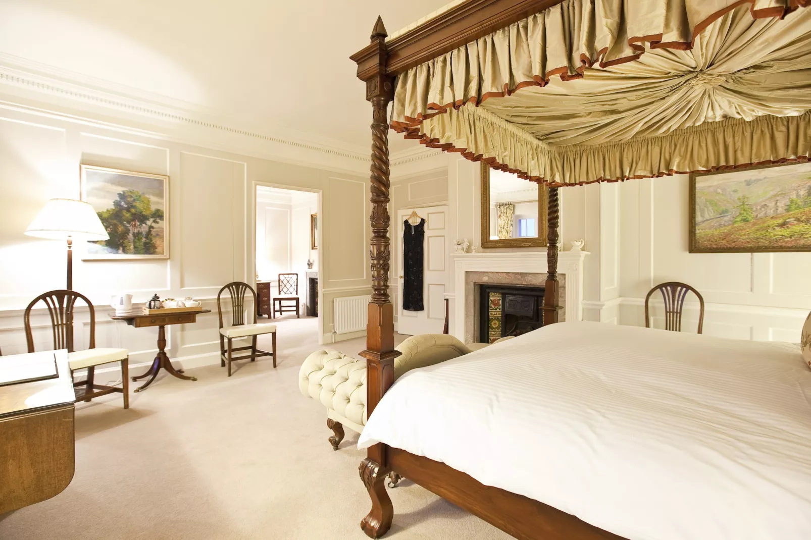 Historic Castle on River Tamar-Slaapkamer