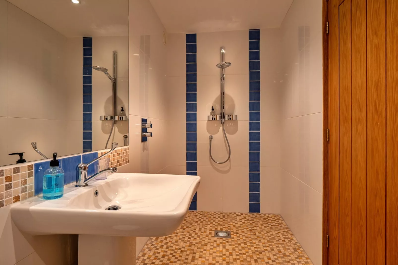 Berry Pen Cottage-Badkamer