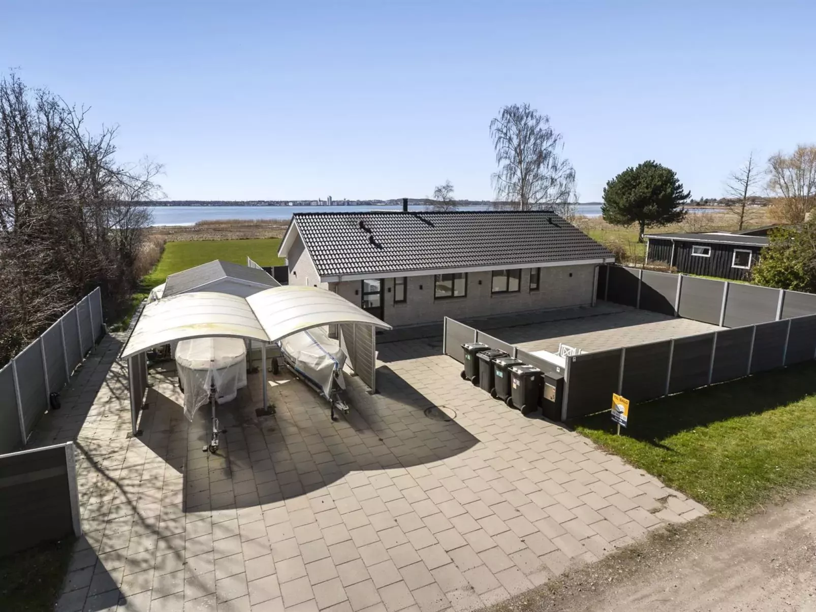 "Thyra" - 50m to the inlet-Buiten