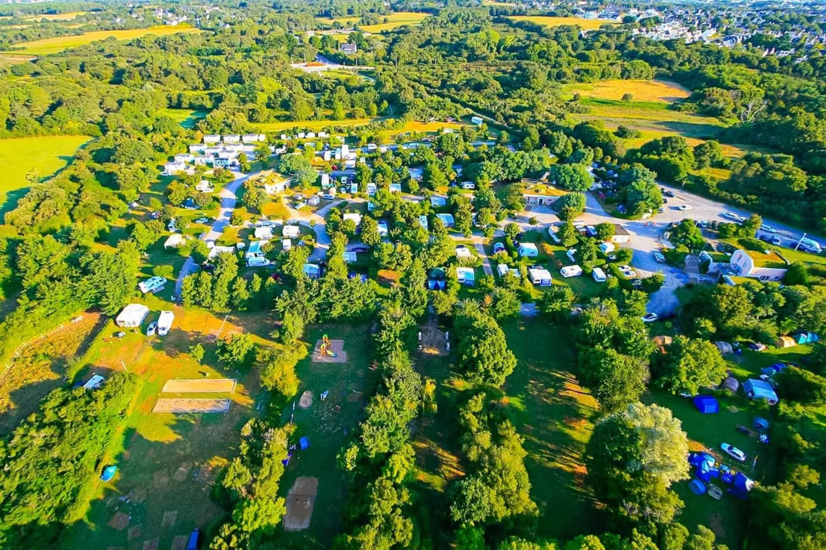 Holiday complex  Golfe du Morbihan Larmor-Baden // Apt 2 pcs 4 pers et 1 bébé 2 salles d'eau REZ DE CHAUSSÉE-Gebieden zomer 1km