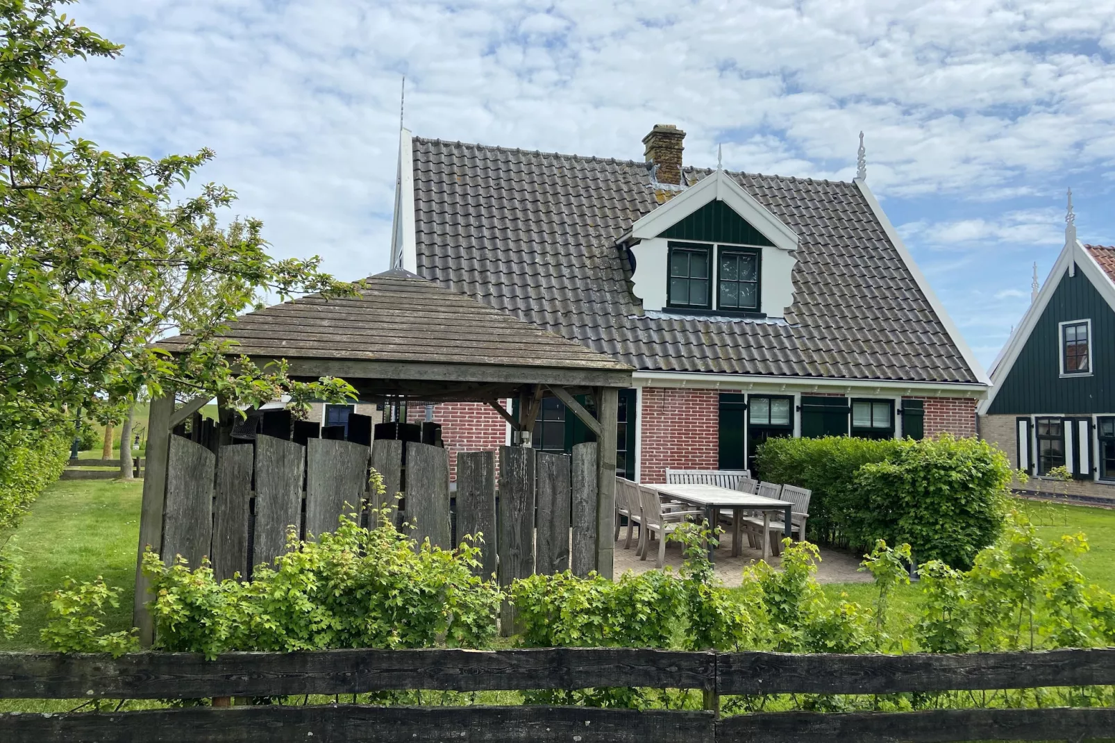 Recreatiepark Wiringherlant - Villa 14-Tuinen zomer