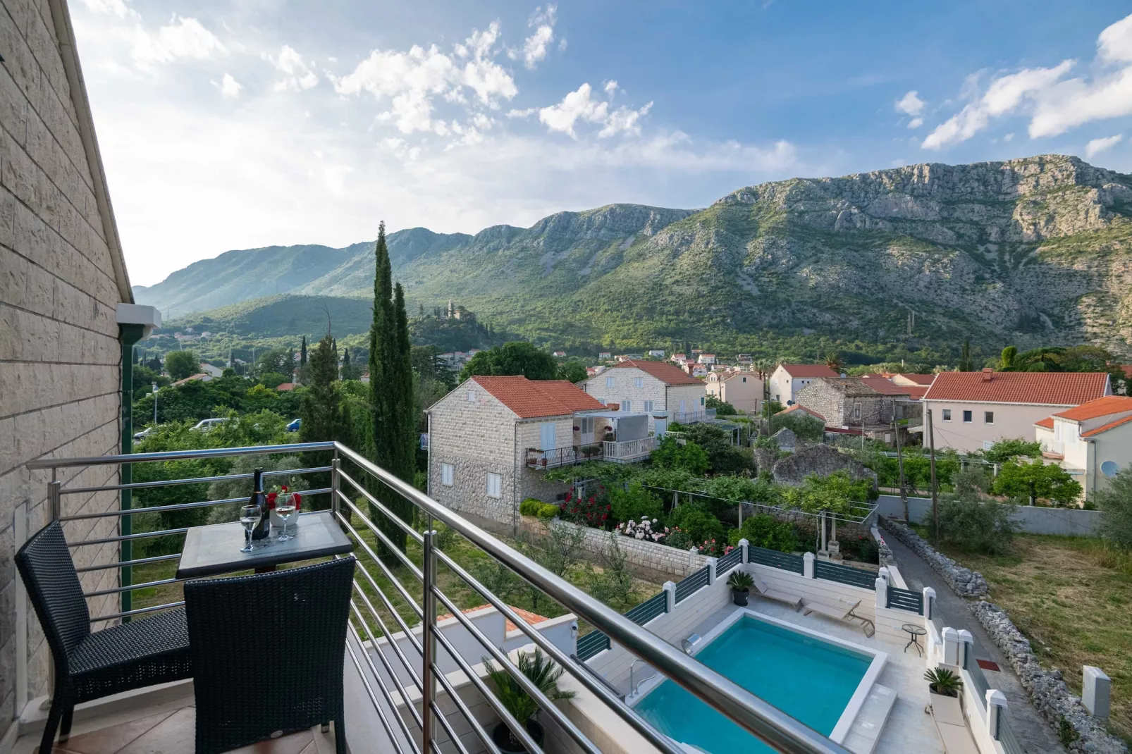 Apartments Azzurro- One Bedroom Apartment with Terrace and Hot Tub ( Azzurro II-gornji)-Zwembad