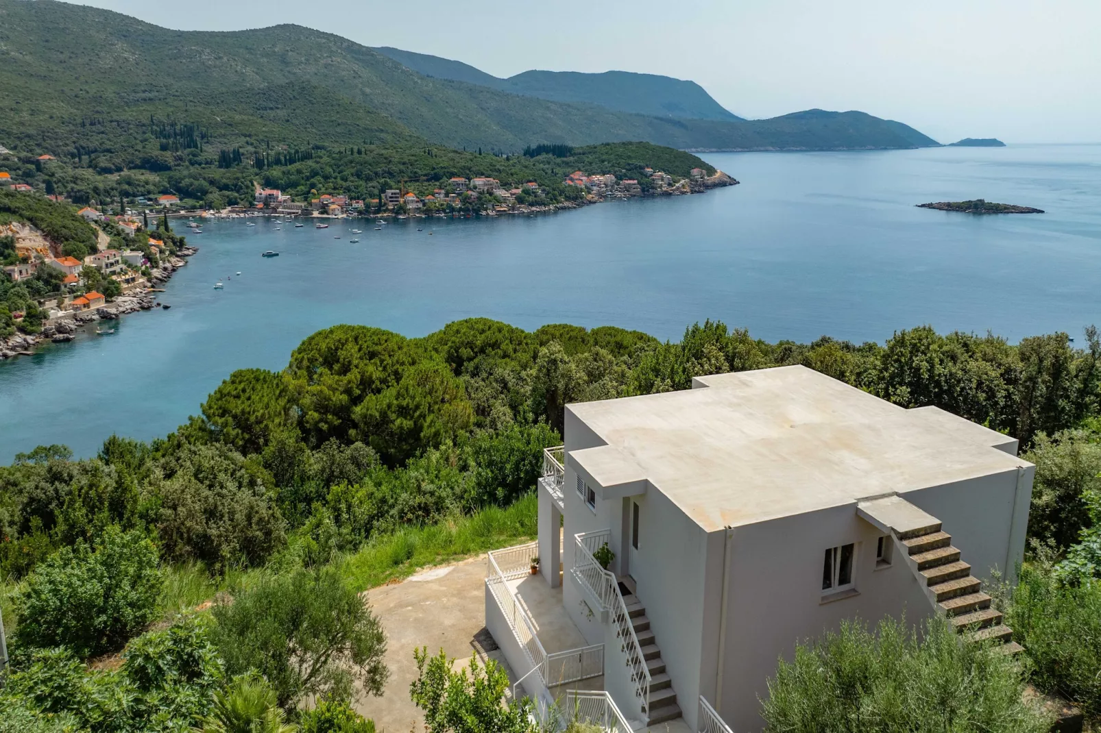 Apartment Konak - Two Bedroom Apartment with Terrace and Sea View-Buitenlucht