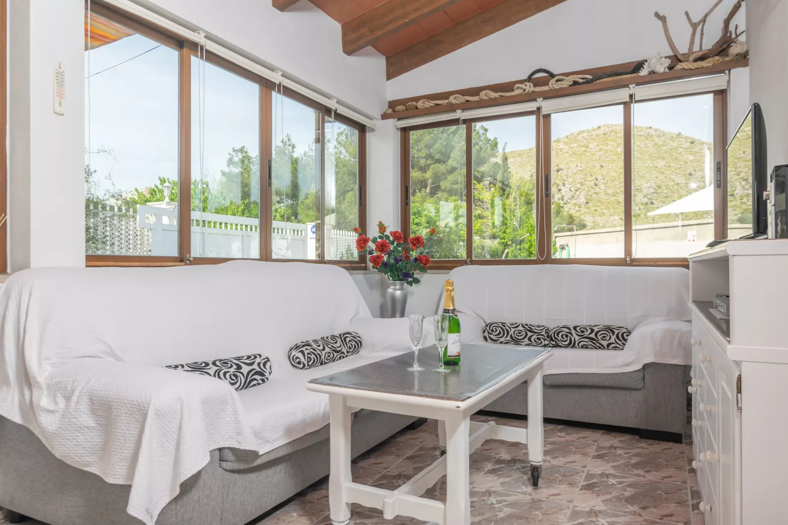 Villa Luna-Image-tags.