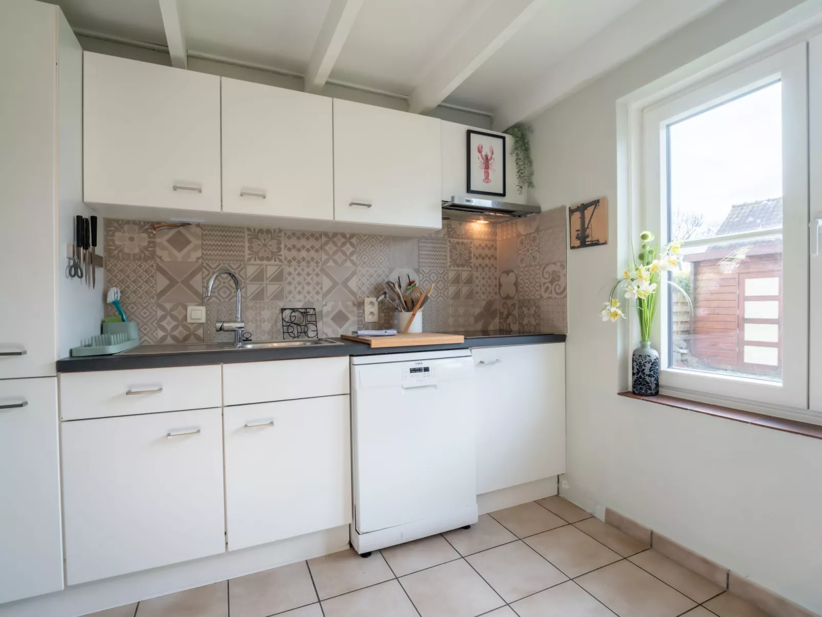 Beluga with parking and shared pool-Binnen