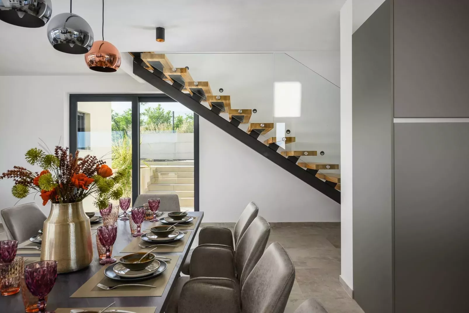 Villa de la Vie with Heated Swimming Pool-Eetkamer