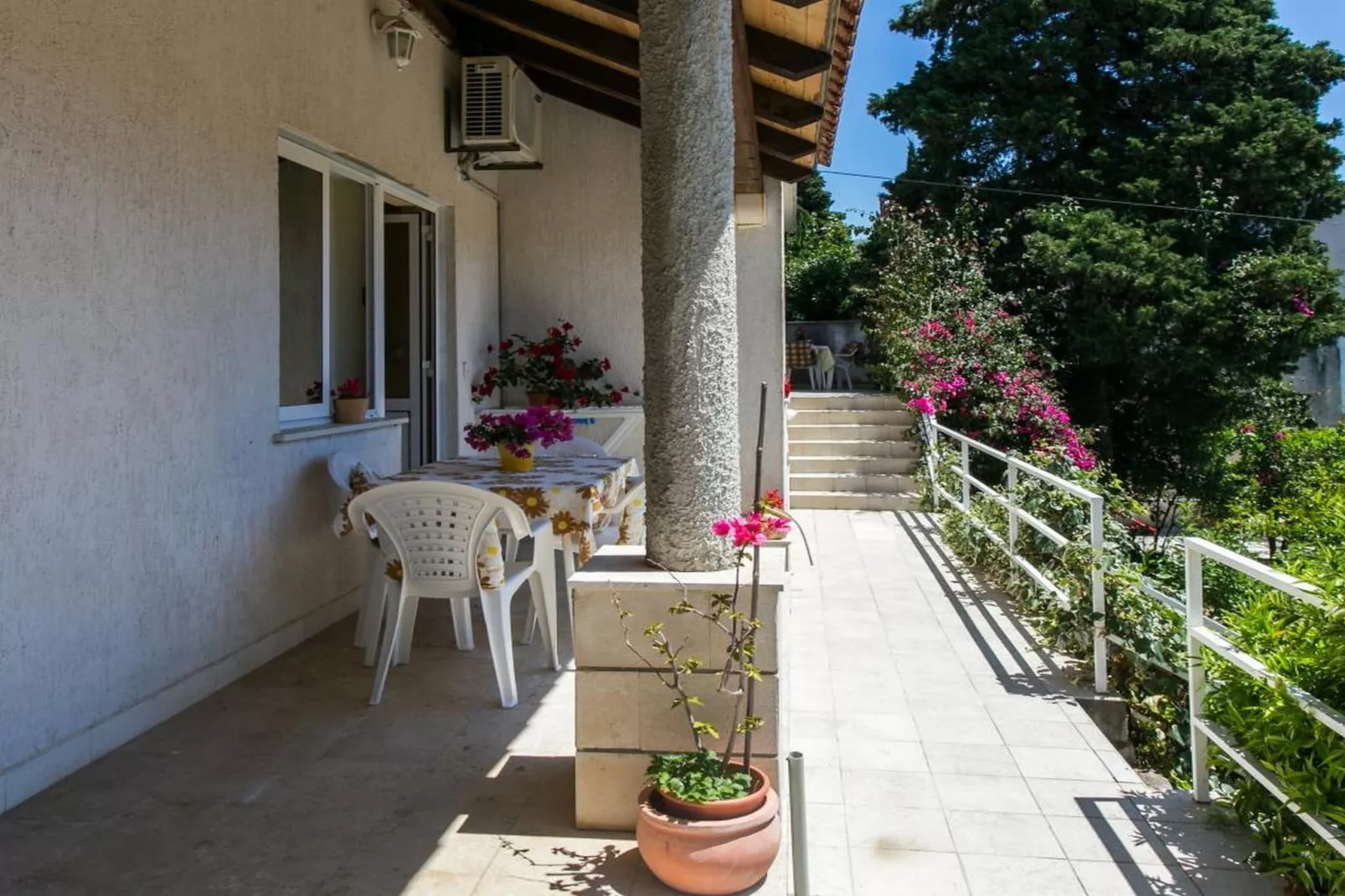 Apartments Elelu - Two-Bedroom Apartment with Terrace-Terras