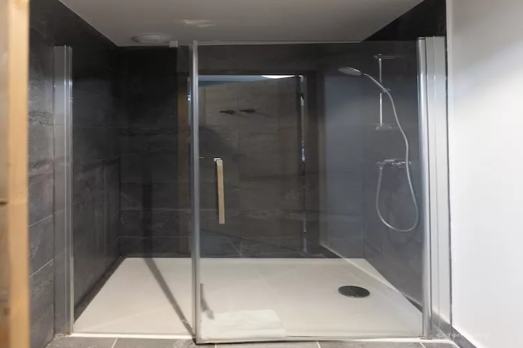 SERRE CHEVALIER Le Cristal Lodge-RF16-Badkamer