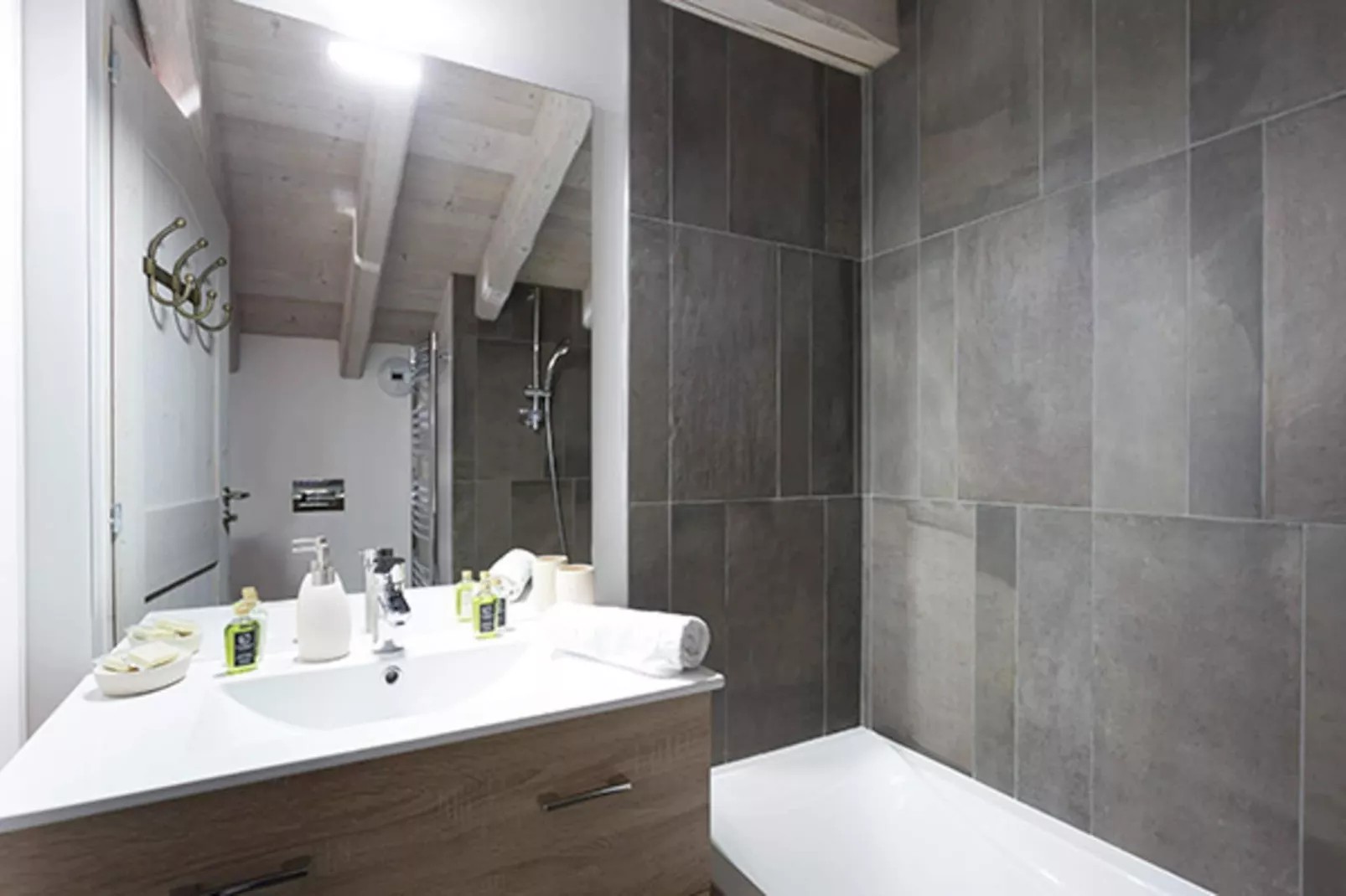 Le Hameau de barthelemy-A36P-Badkamer