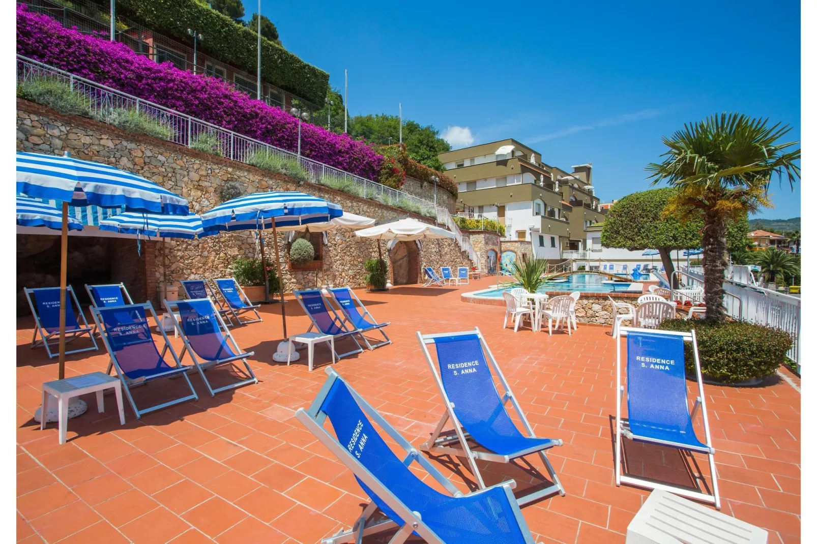 RESIDENCE SANT'ANNA TWO-ROOM APARTMENT 4 PAX B4-Parkfaciliteiten