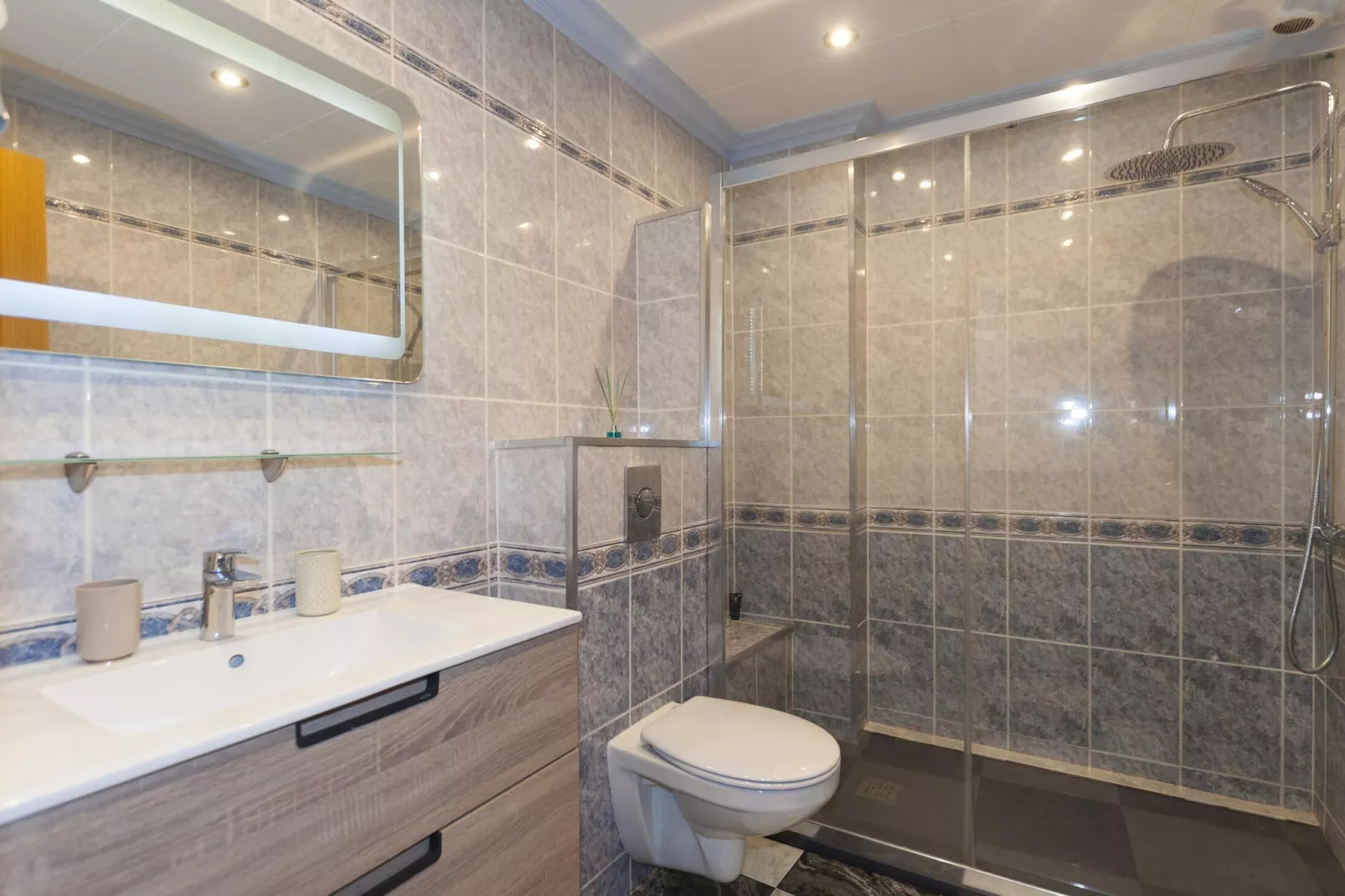 1242 PARE CLARET 500m playa-Badkamer