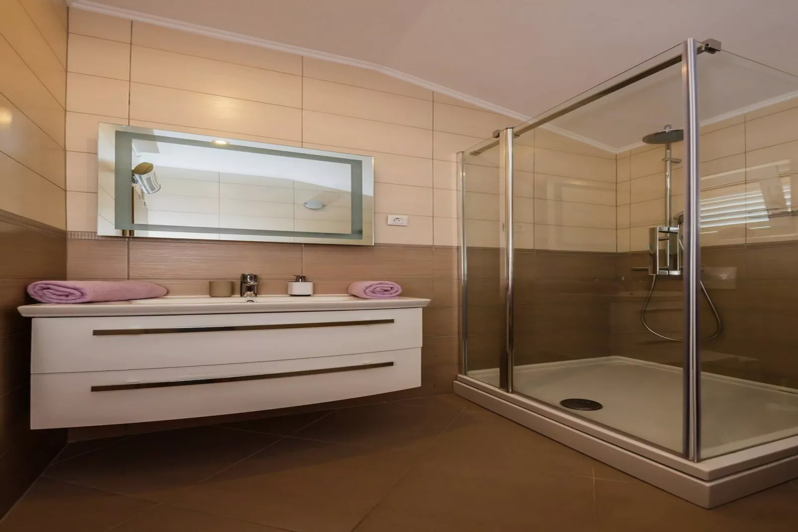 Apartments Savin - two bedroom apartment-Badkamer