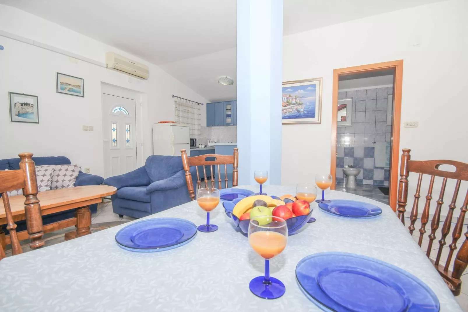 Apartment Mara - two bedroom apartment-Eetkamer