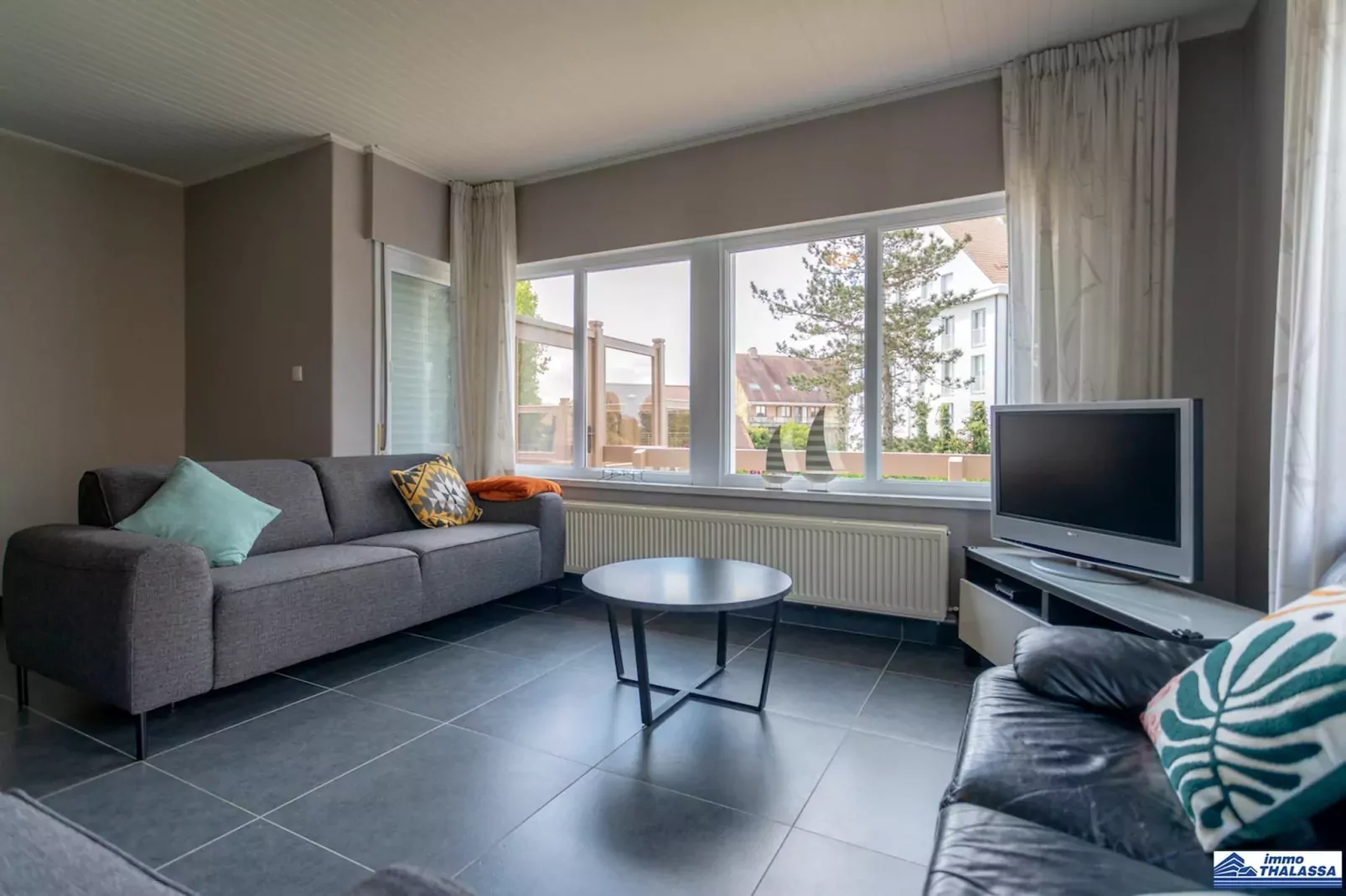 At Home-Woonkamer