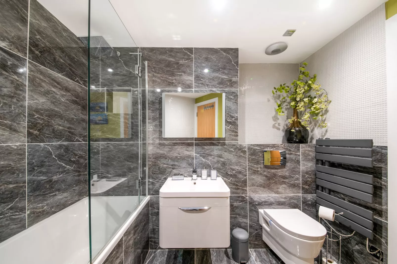 The Penthouse at 611 Westgate-Badkamer