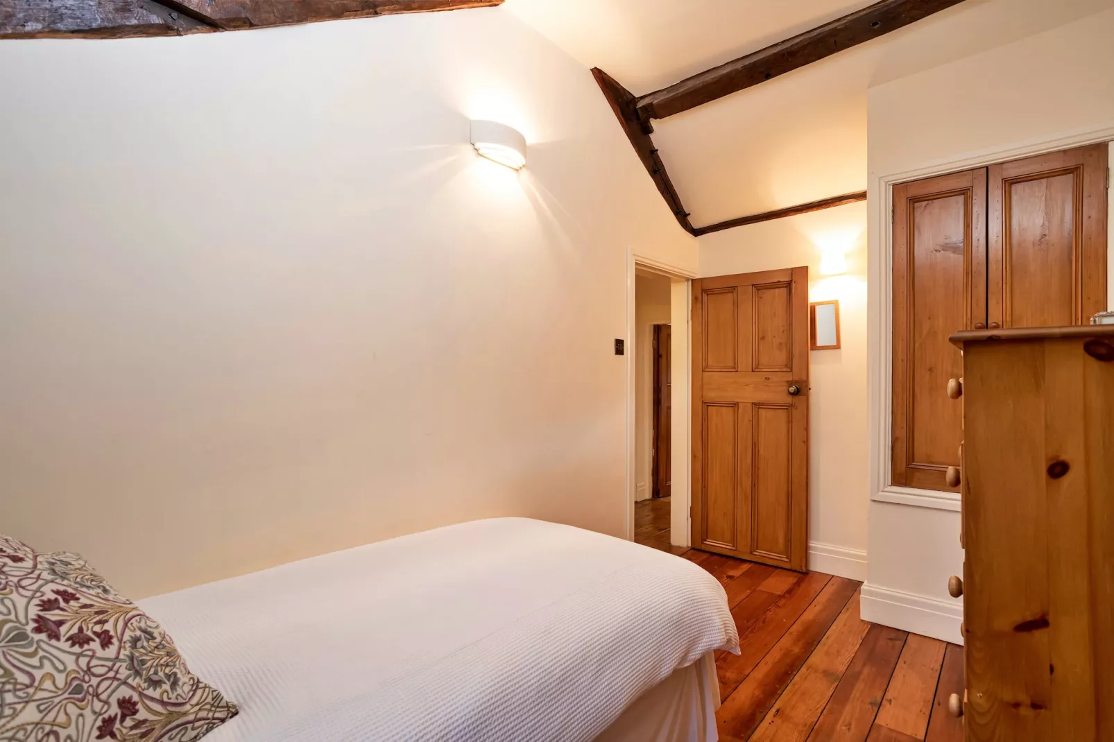 Two Storrs Cottages-Slaapkamer