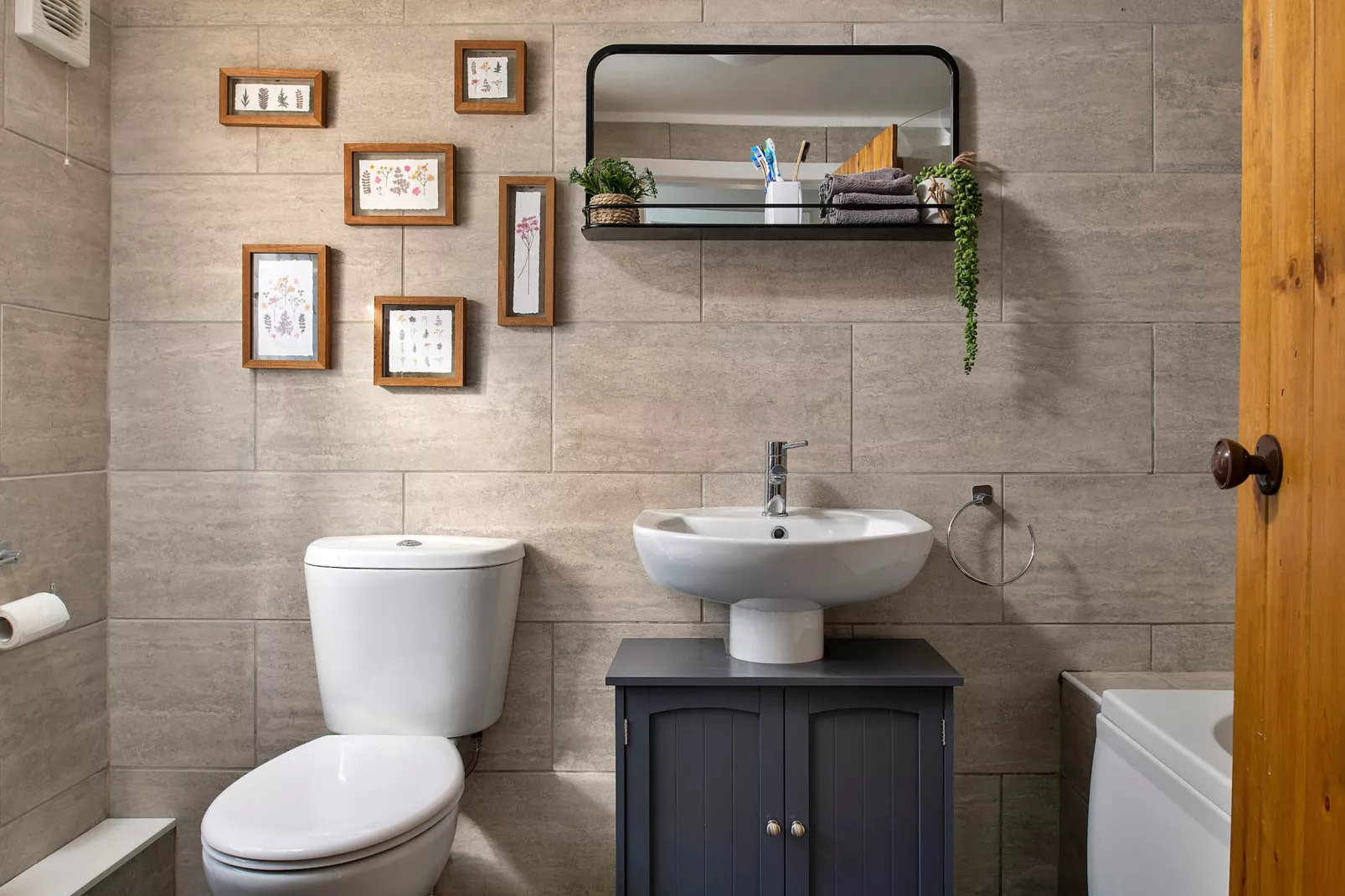 Bwthyn Llechi (Slate Cottage)-Badkamer