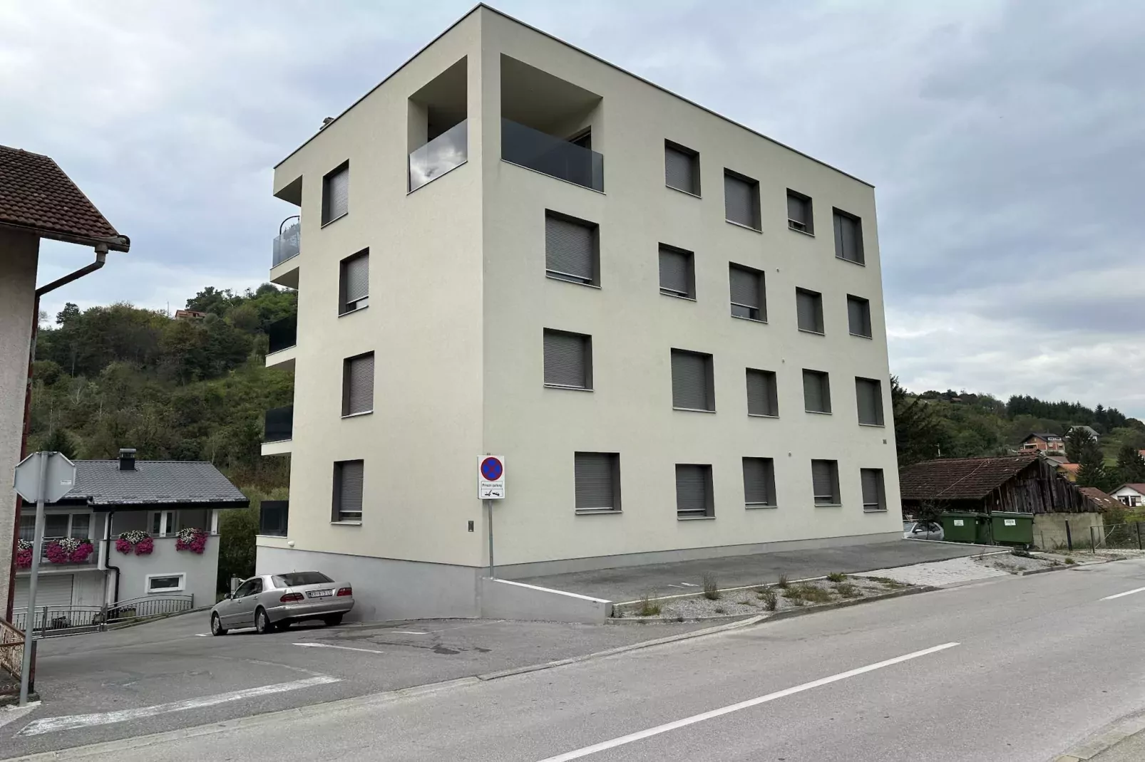 Cozy Retreat in Krapinske Toplice: Comfort and Prime Location with Pivate Parking - One Bedroom Apartment-Buitenlucht