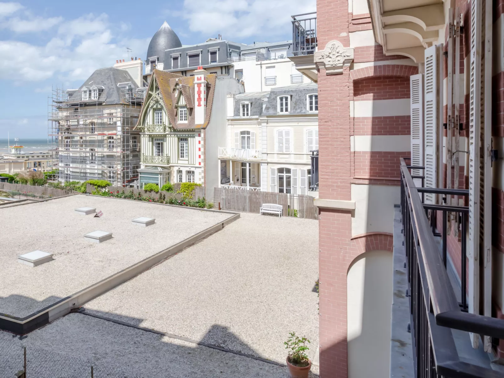 L'hôtel de Paris-Buiten