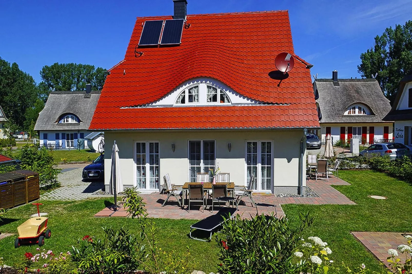 Ostseeresort Dampland-Reihenhaus Normalpreis-Buitenkant zomer