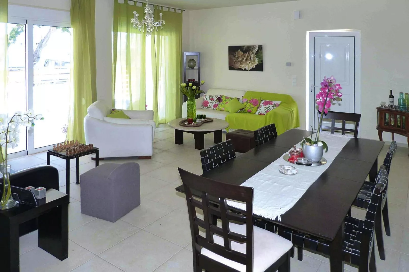 Villas Azure Beach, Nopigia-1-bedroom-villa - 45 sqm with sharing pool-Eetkamer
