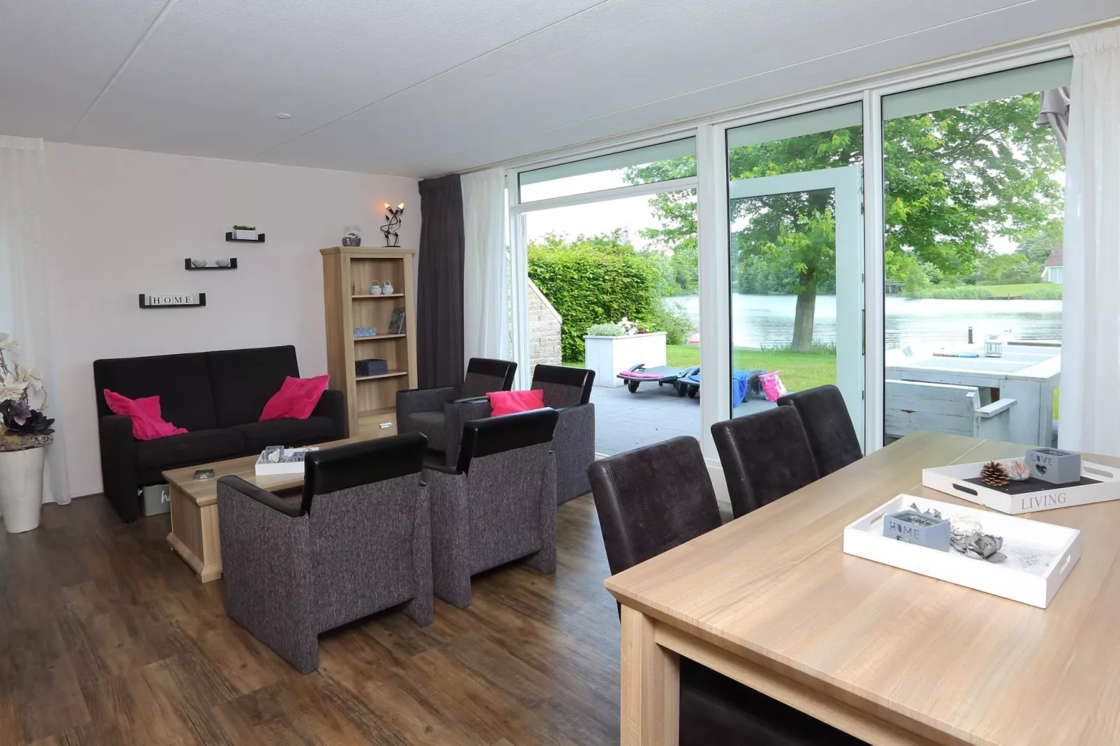 Vakantiepark Emslandermeer 2-Eetkamer