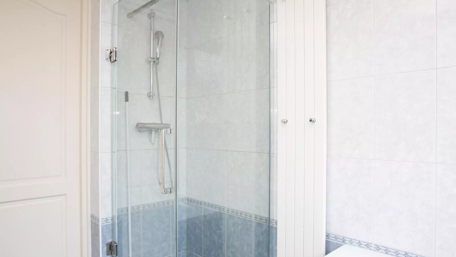 De Genderense Hoeve-Badkamer