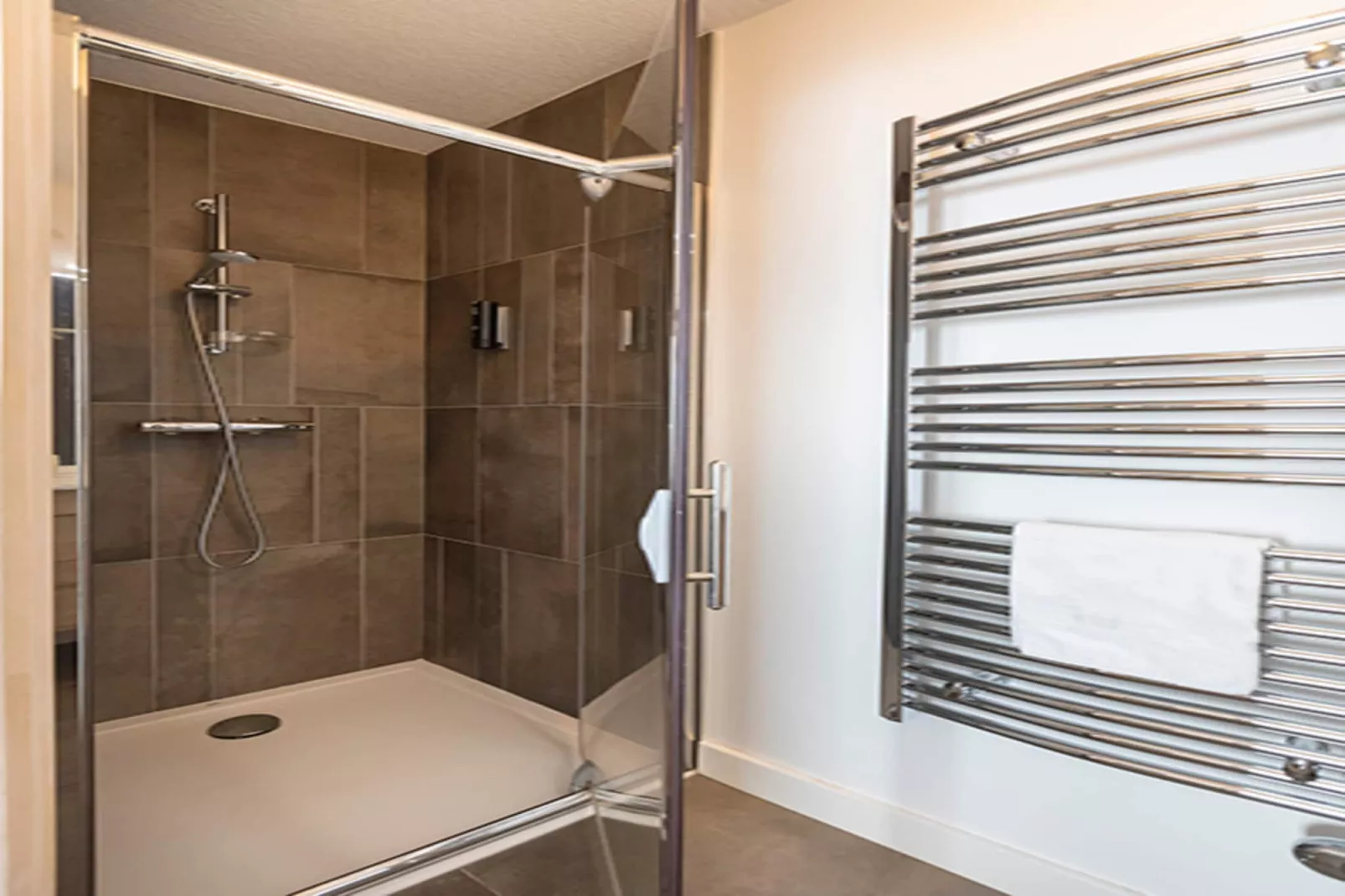 Le Hameau de barthelemy-A36S-Badkamer
