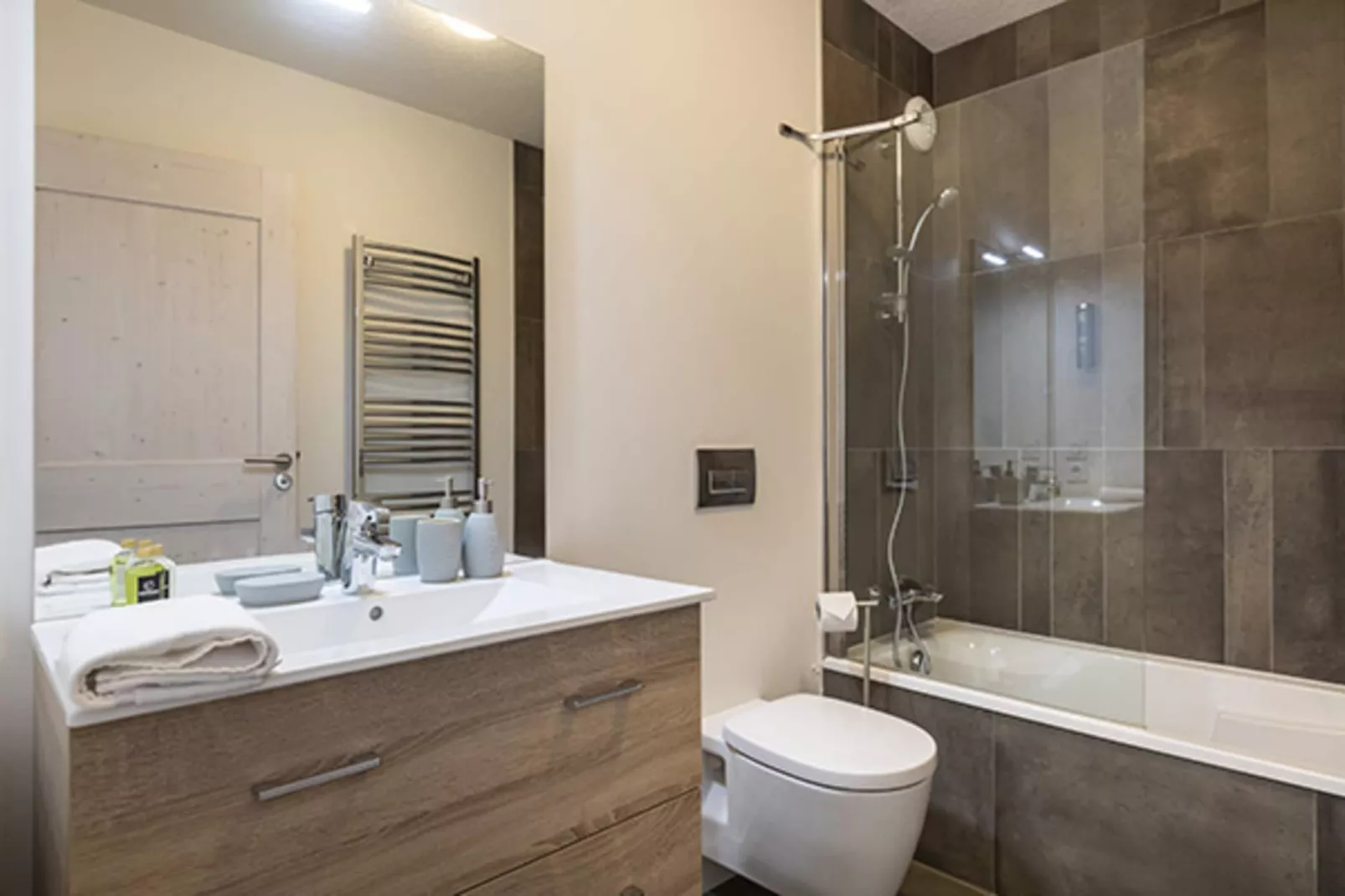 Le Hameau de barthelemy-A48P-Badkamer