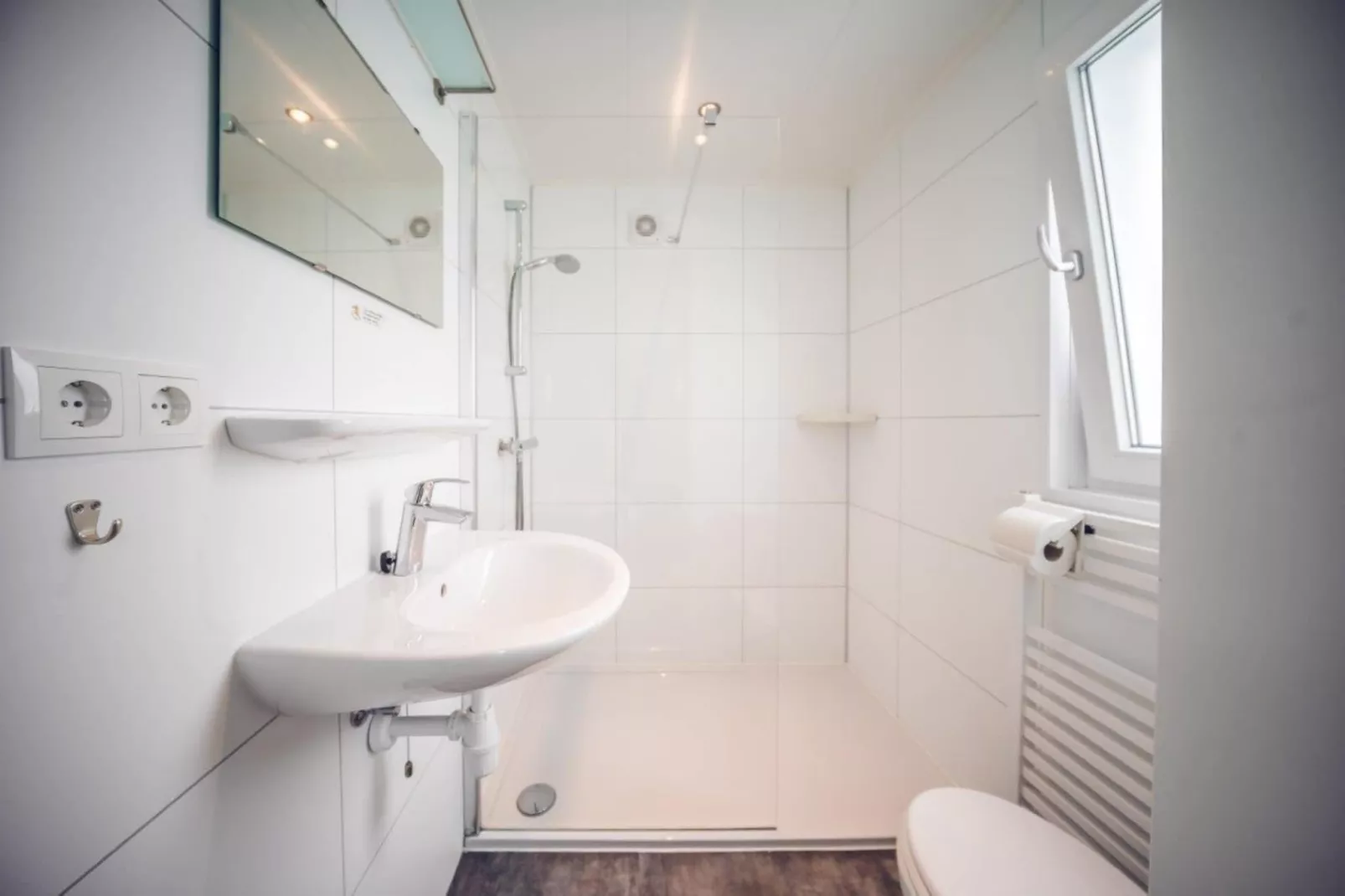 Forest Edge Chalet | 2 - 6 people-Badkamer