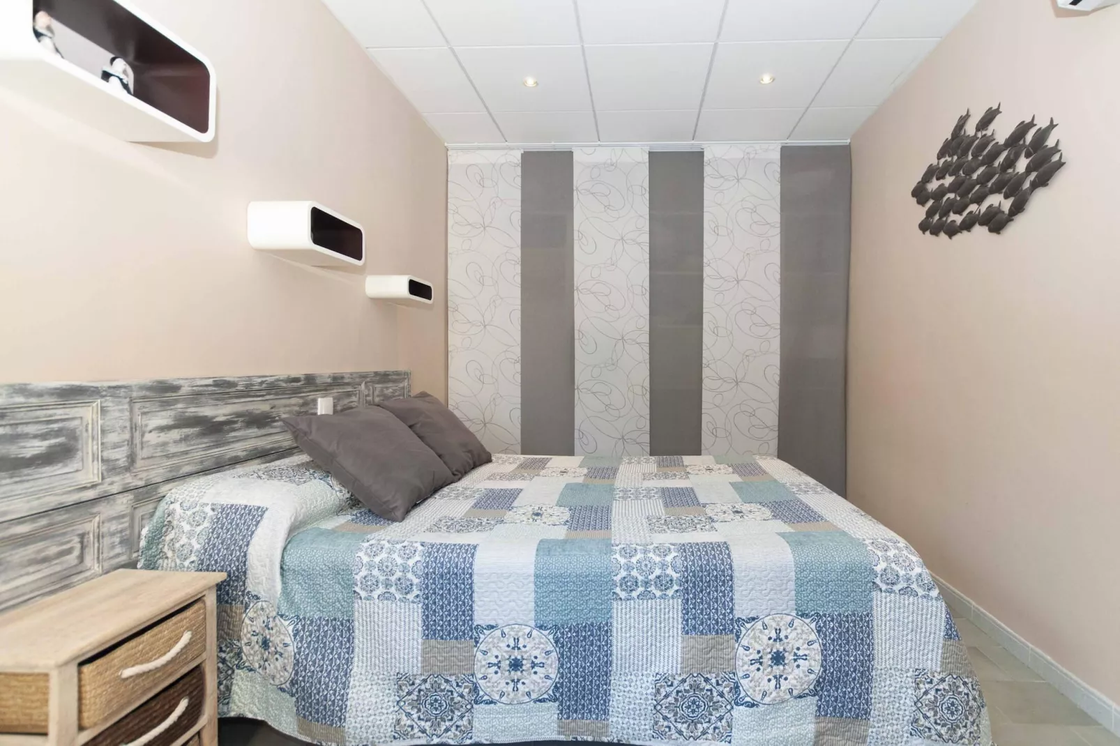 1233 VILA NEUS con piscina-Slaapkamer