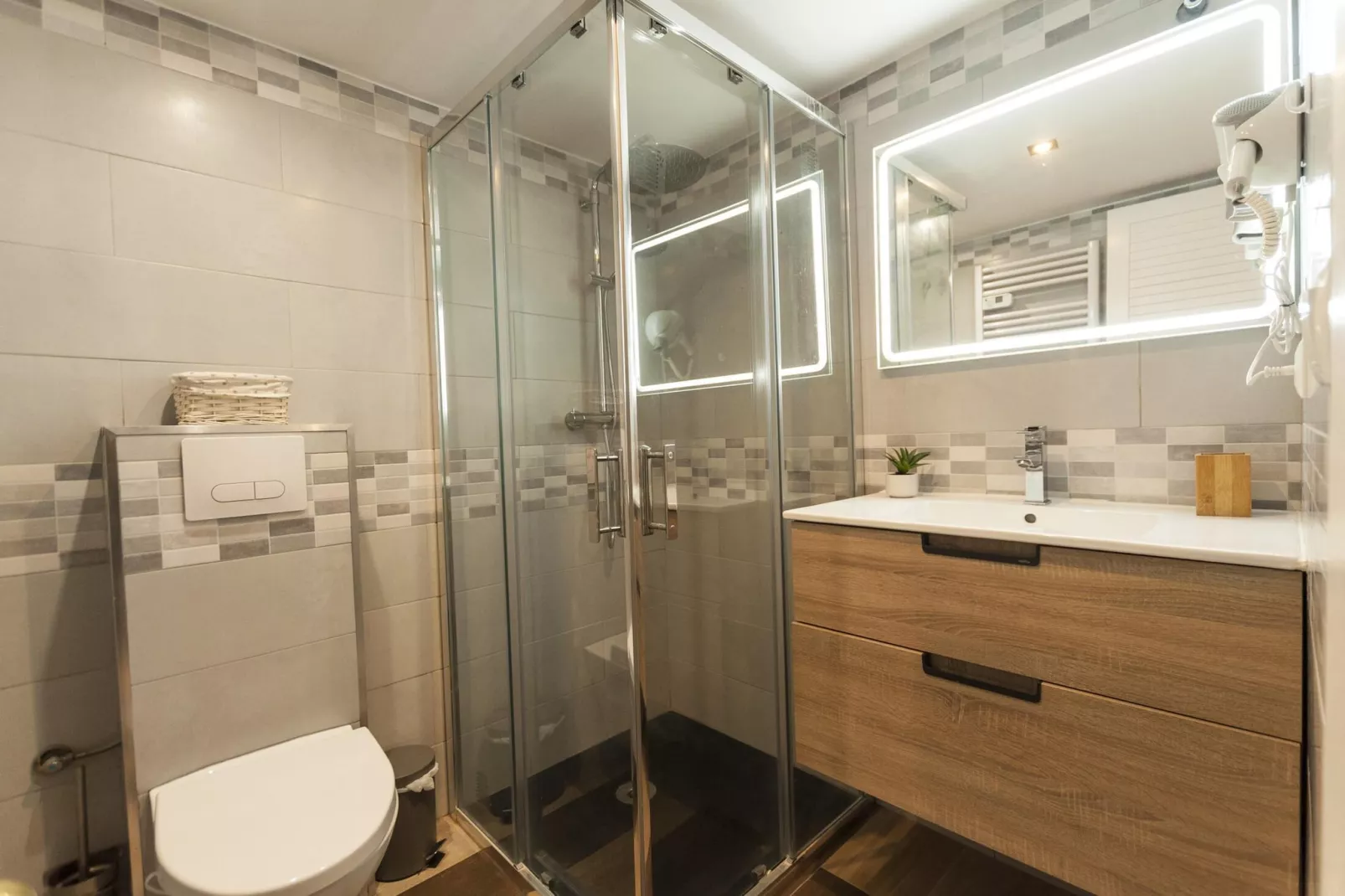 1242 PARE CLARET 500m playa-Badkamer