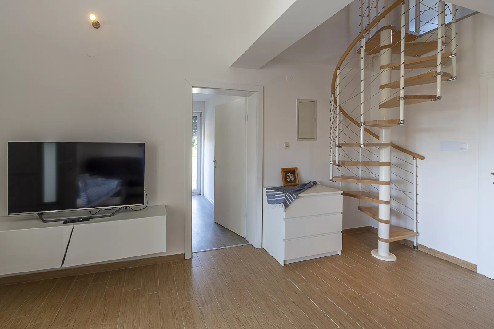 Villa Susanne with Private Pool-Woonkamer