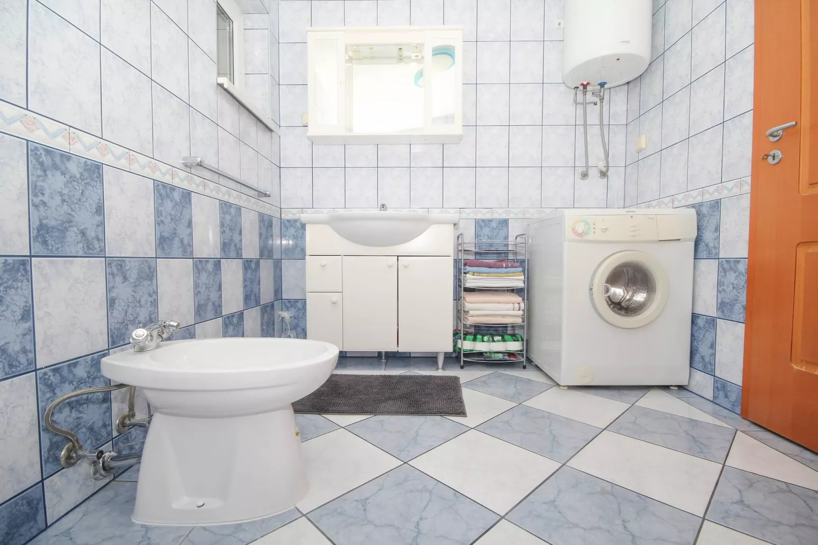 Apartment Mara - two bedroom apartment-Badkamer