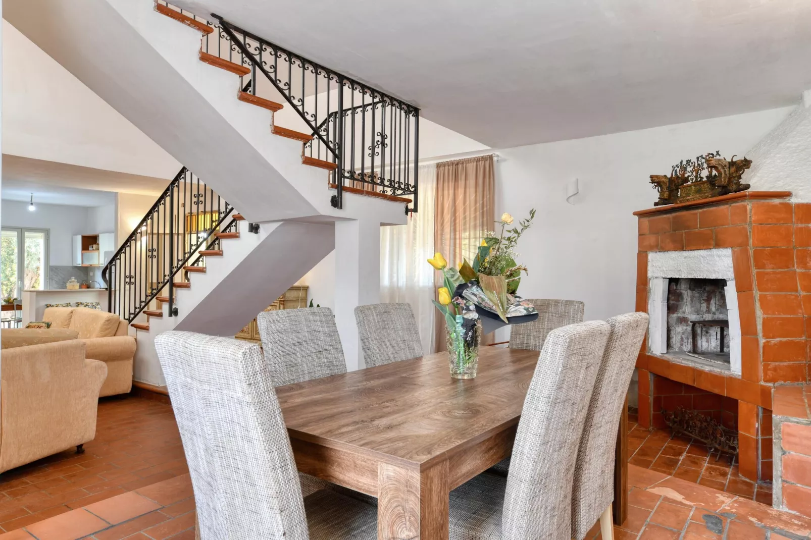 Villa Giugiò mit Privatpool-Eetkamer