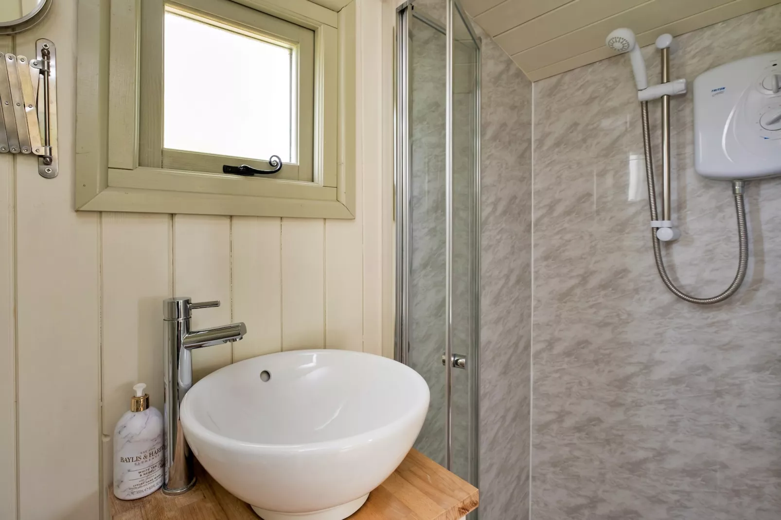 Hay and Hedgerow Glamping-Badkamer