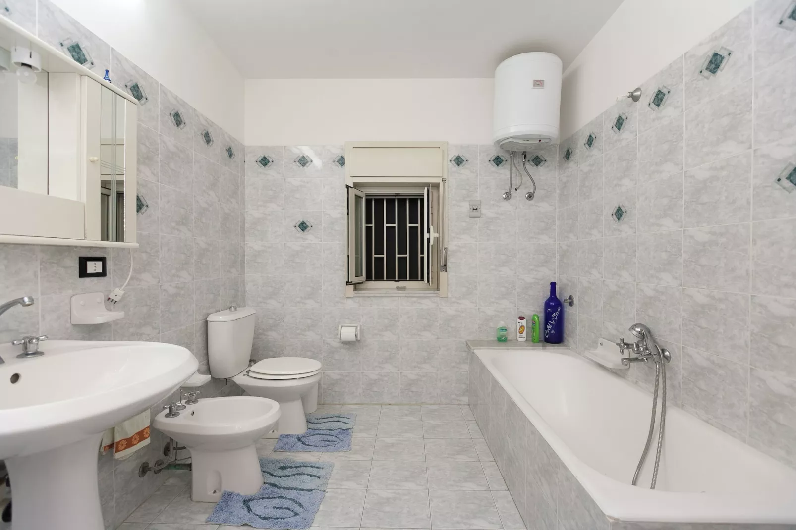 Villa Russo-Badkamer