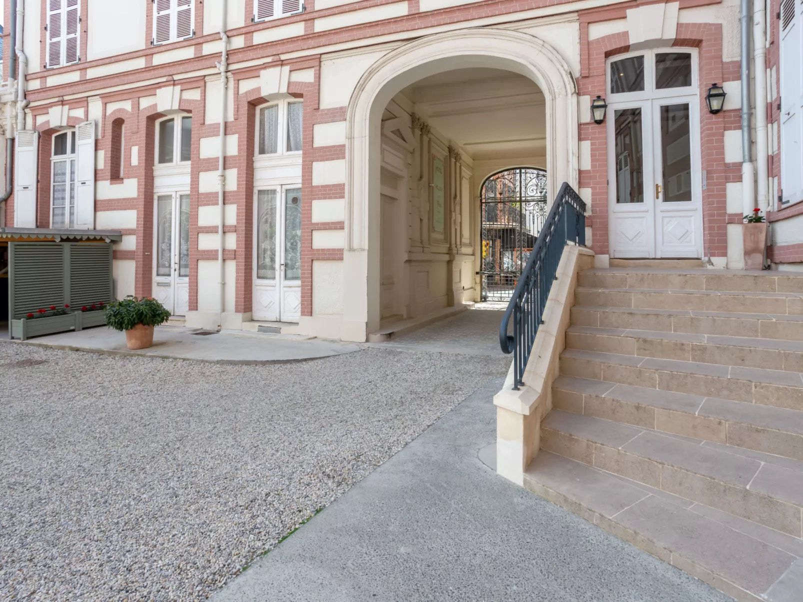 L'hôtel de Paris-Buiten