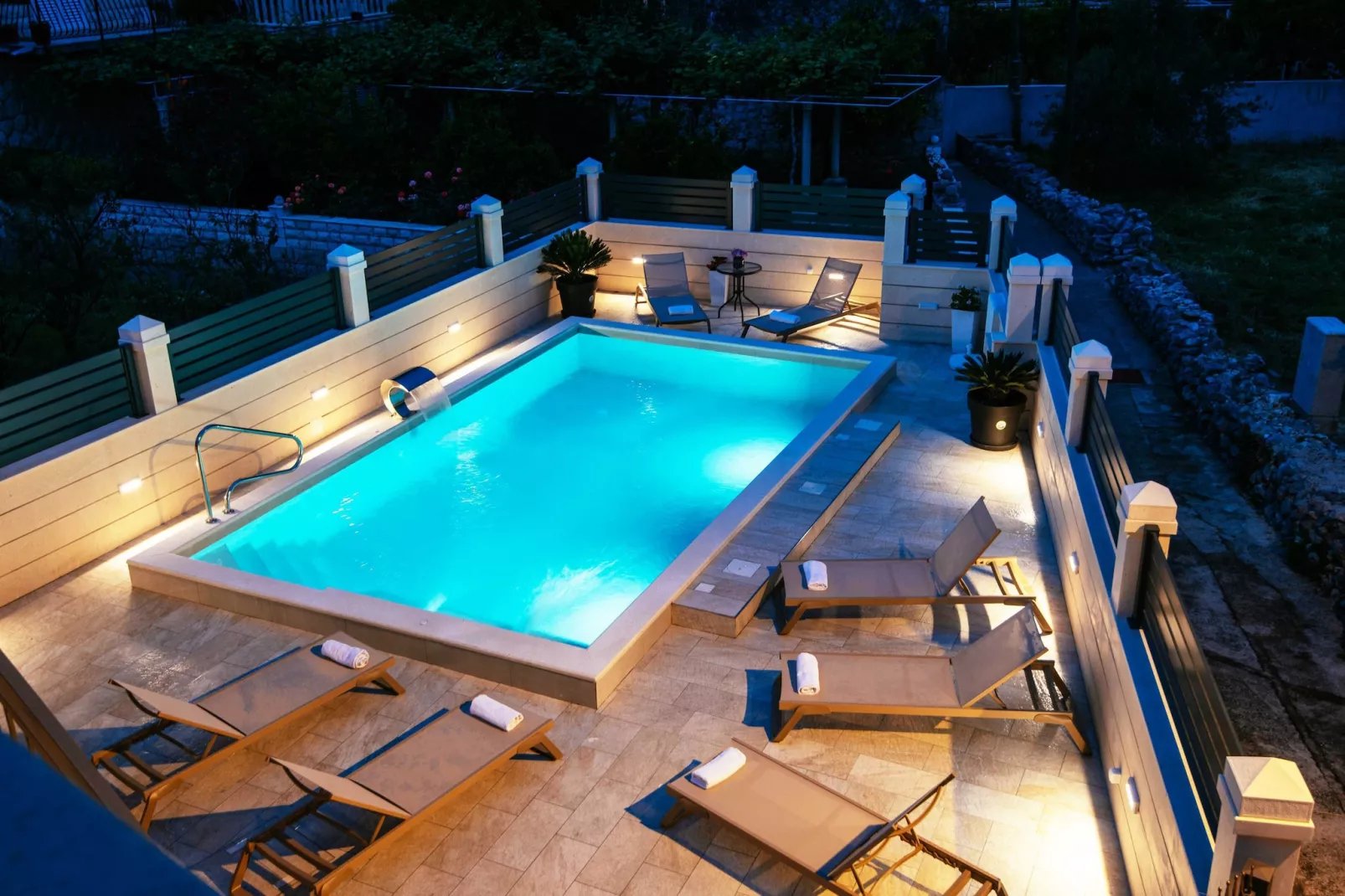 Apartments Azzurro- One Bedroom Apartment with Terrace and Hot Tub ( Azzurro II-gornji)-Zwembad