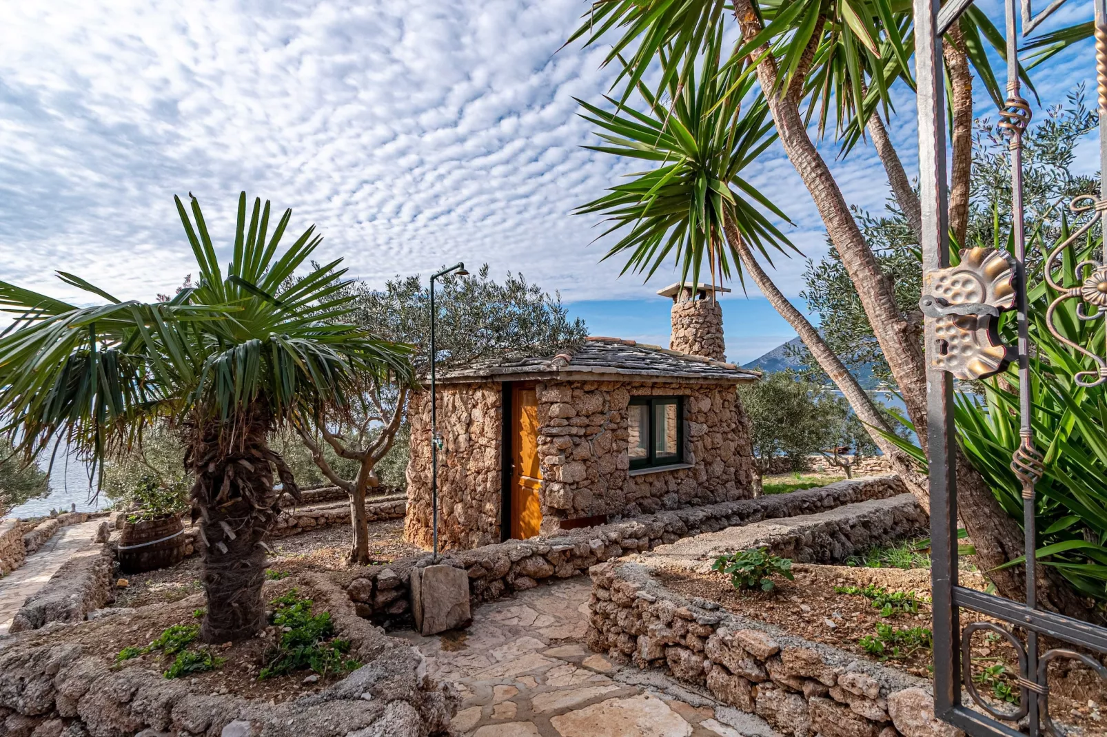 Villa Sea Edge - Three Bedroom Villa with Sea View-Buitenlucht