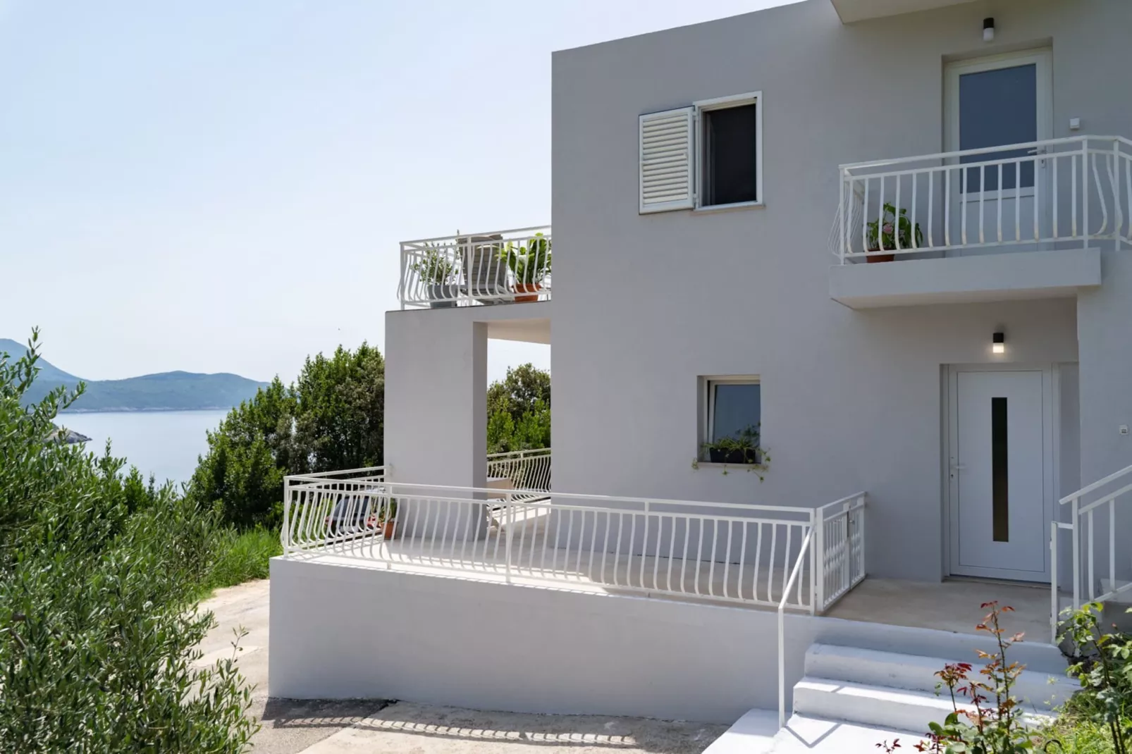Apartment Konak - Two Bedroom Apartment with Terrace and Sea View-Buitenlucht