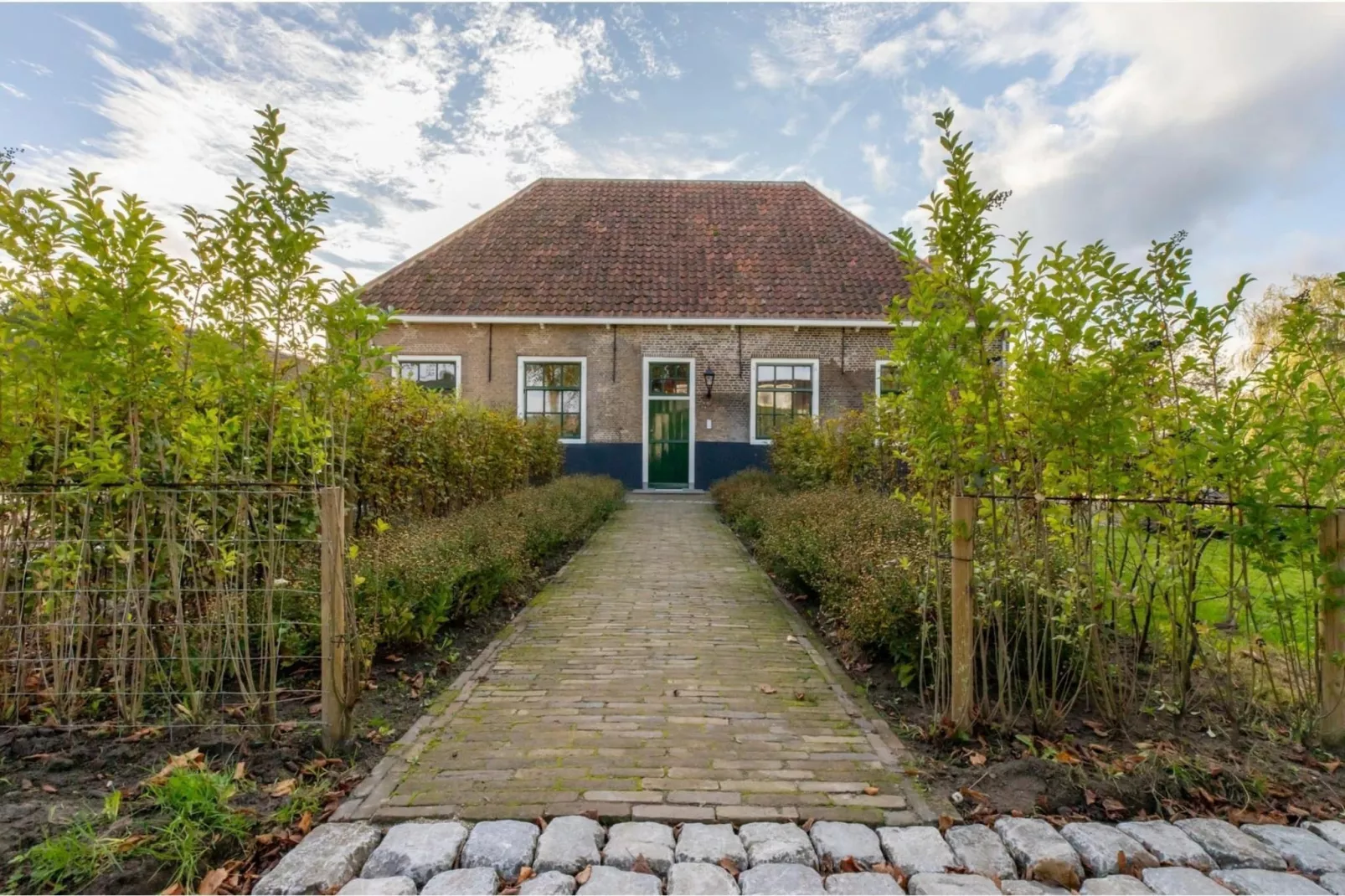 Vakantiehuis 'Boerderij Molenhof' - Stationsweg 5  Heinkenszand-Buitenkant zomer
