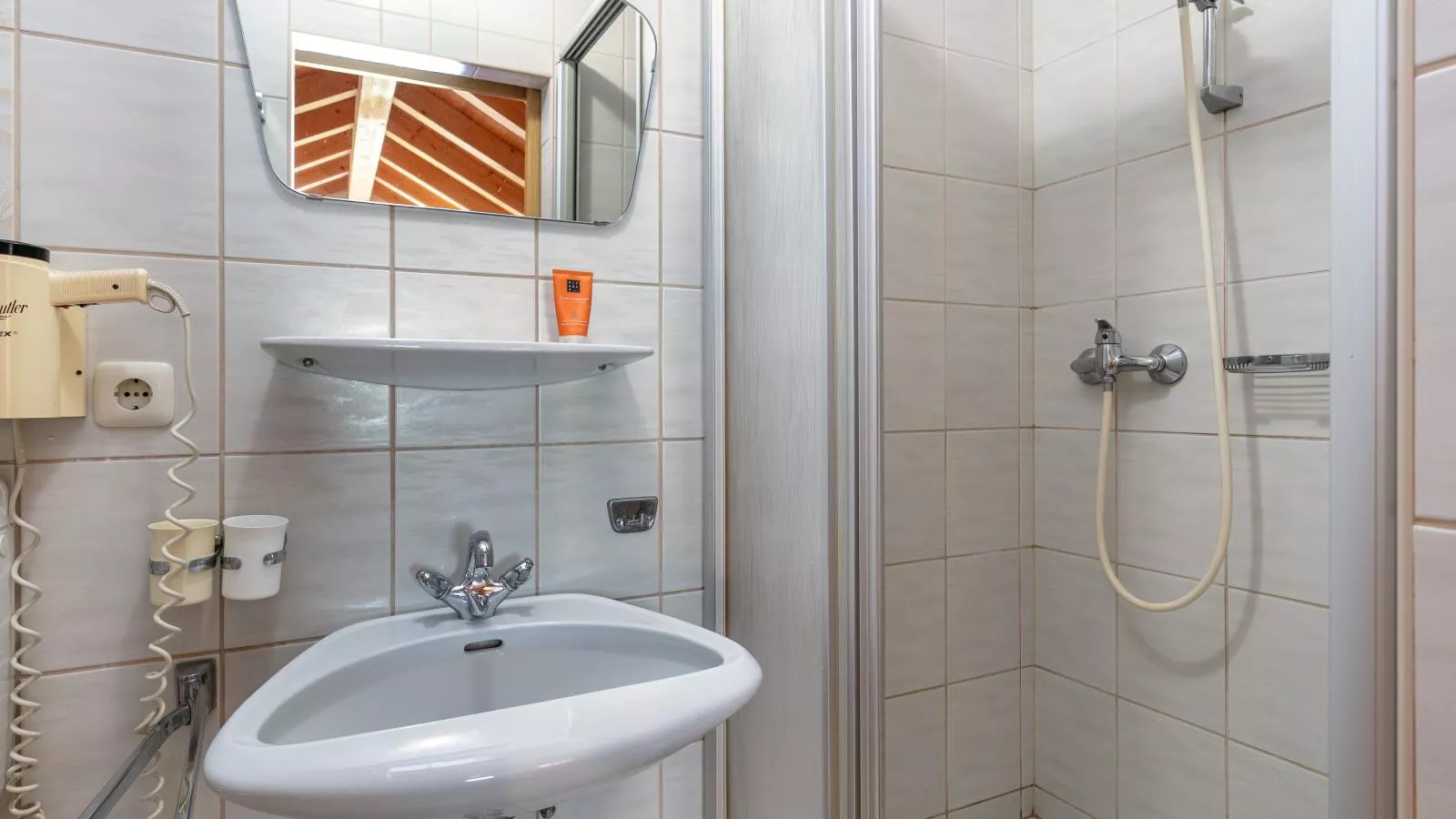 Schweizerhof Arnika-Badkamer