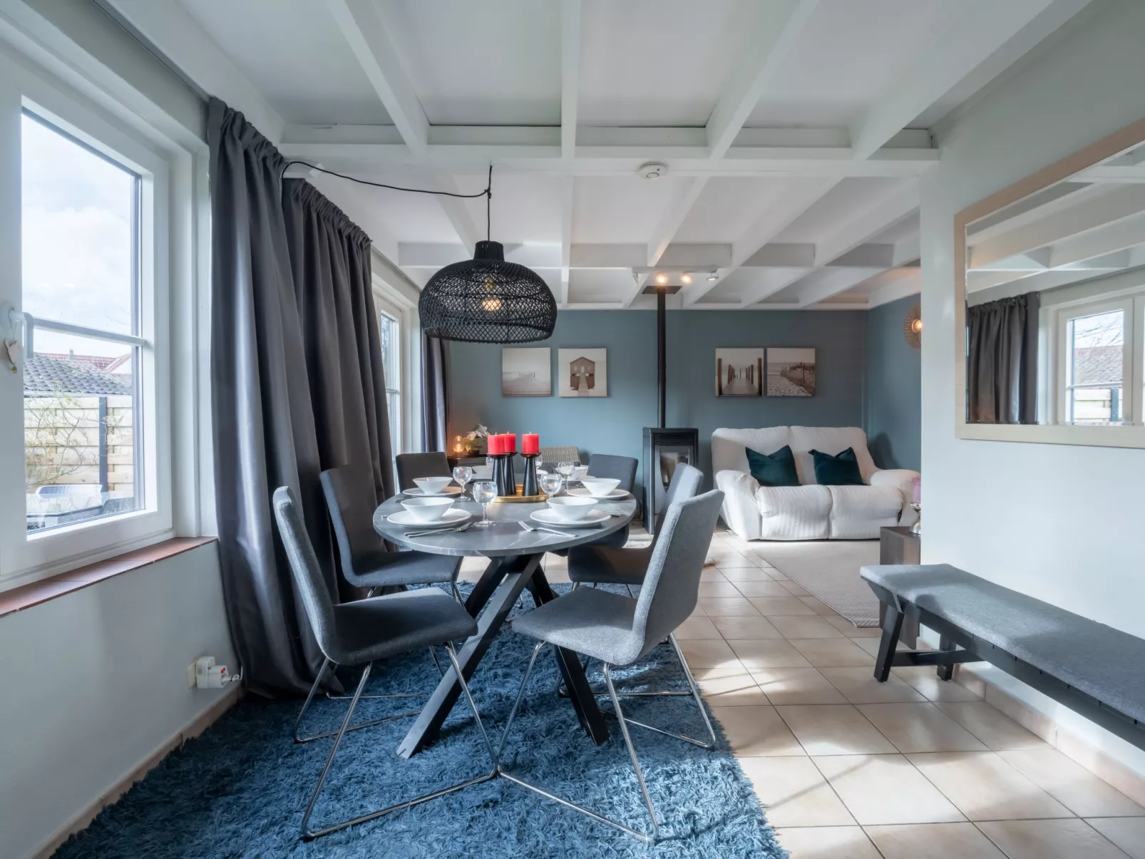 Beluga with parking and shared pool-Binnen
