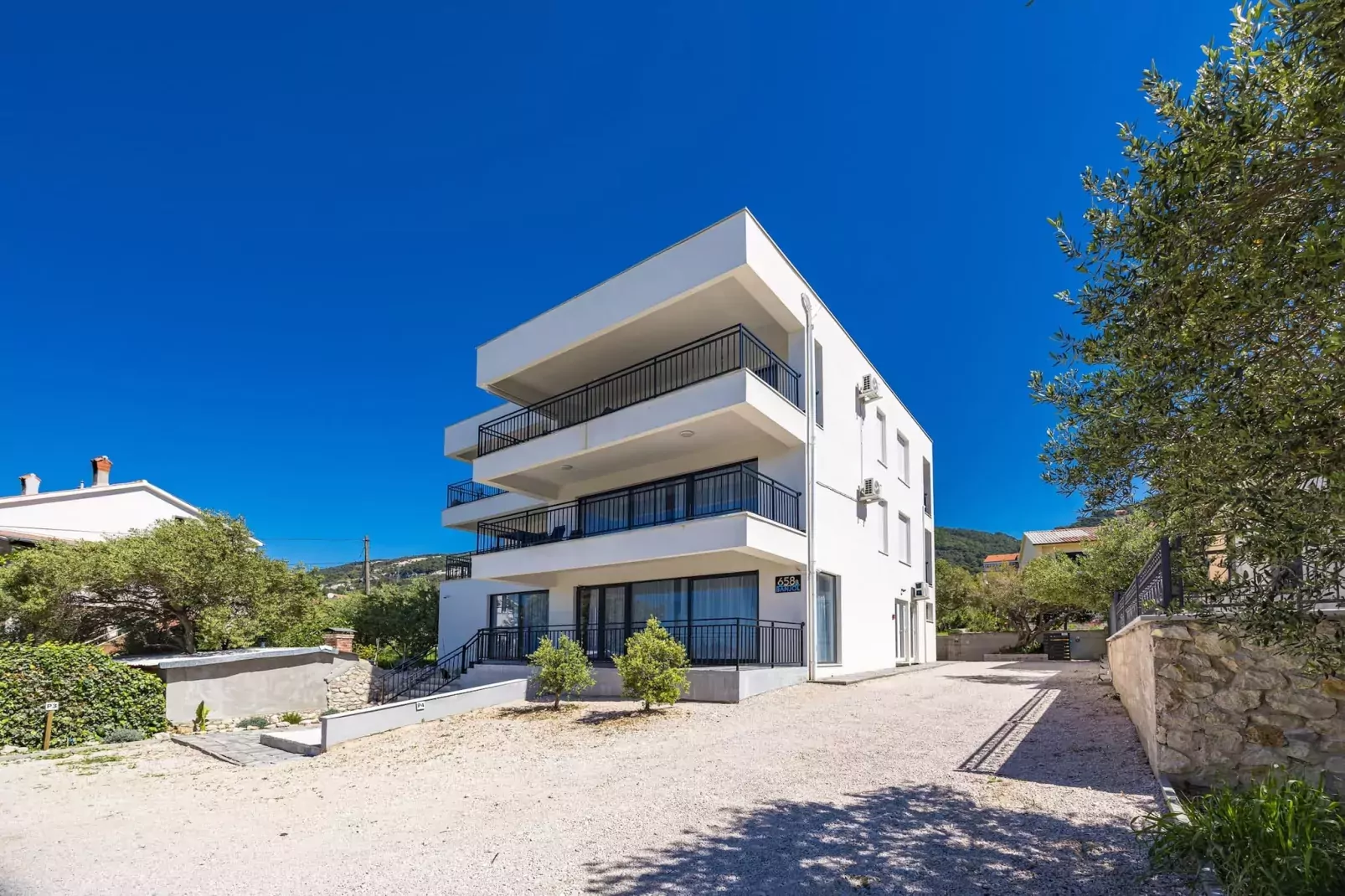 Max - Garden view, One Bedroom Apt. With Terrace-Buitenlucht