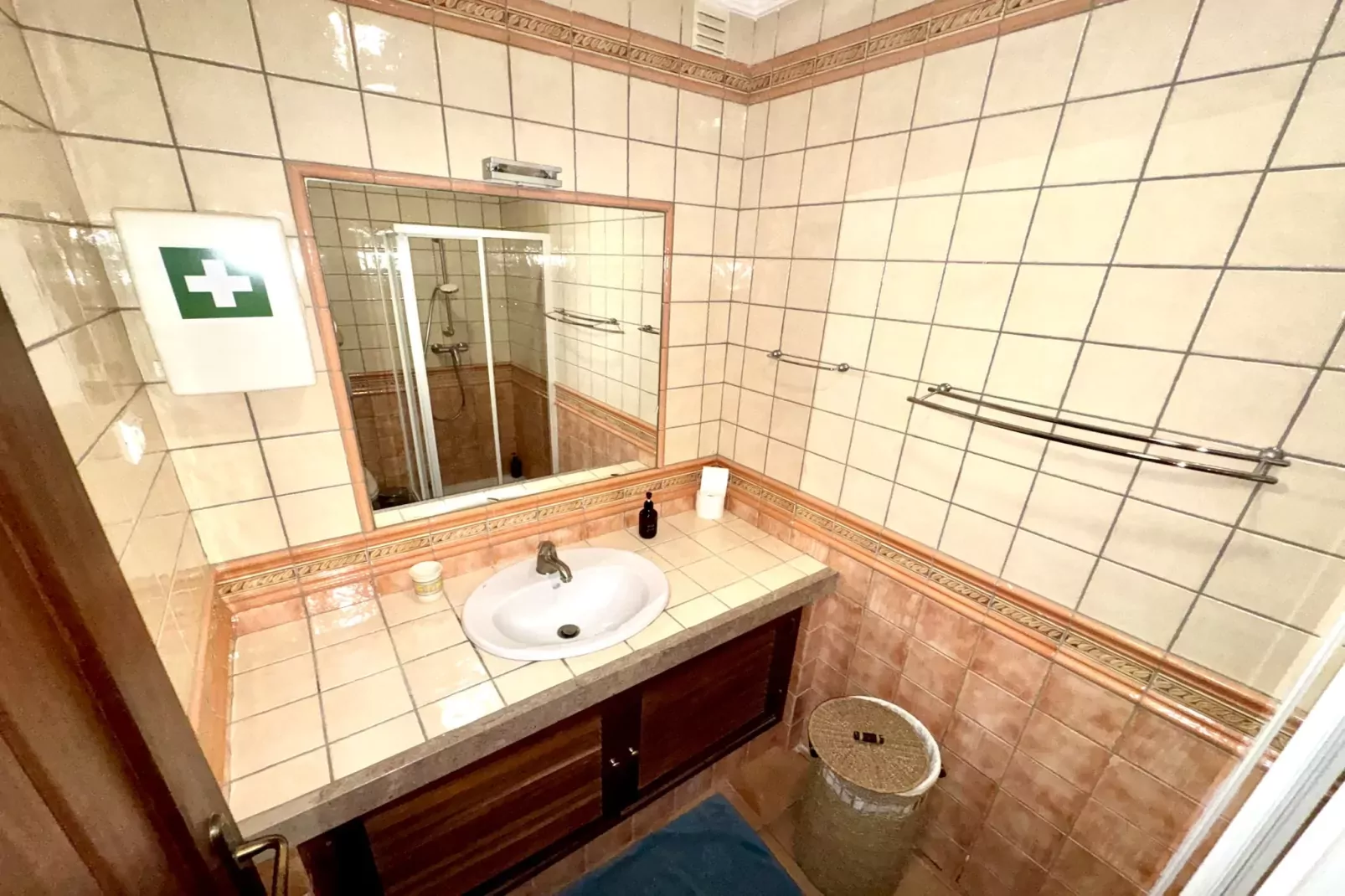 06 Terraços de Benagil (Casa Rosa Azul)-Badkamer