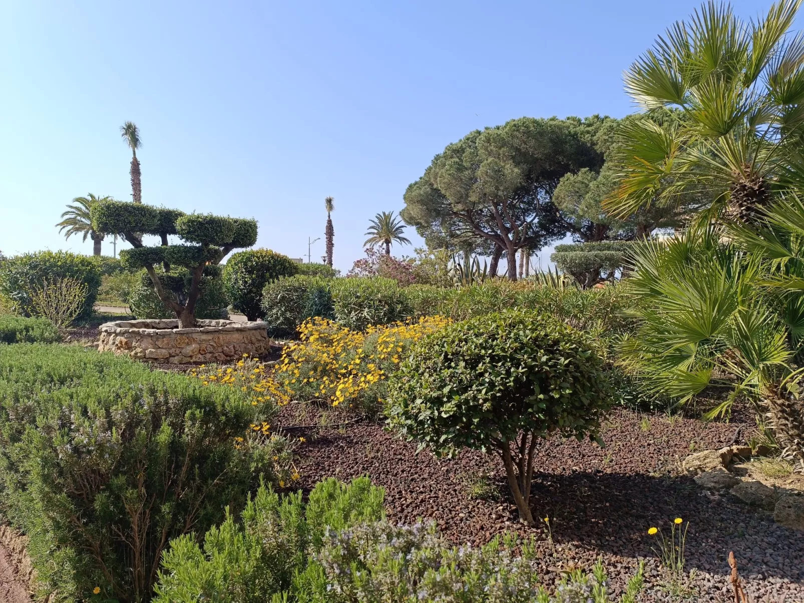 Le Méditerranée-Buiten